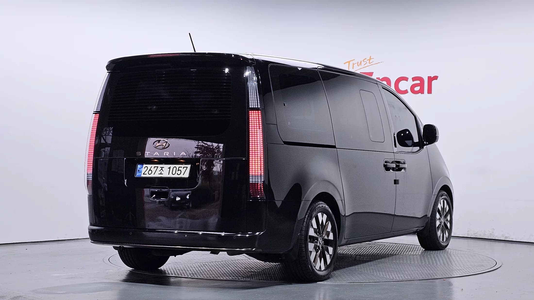 Hyundai Staria 4WD Lounge 9-Seater Inspiration, 2021 г. 115531 км. — фото 2