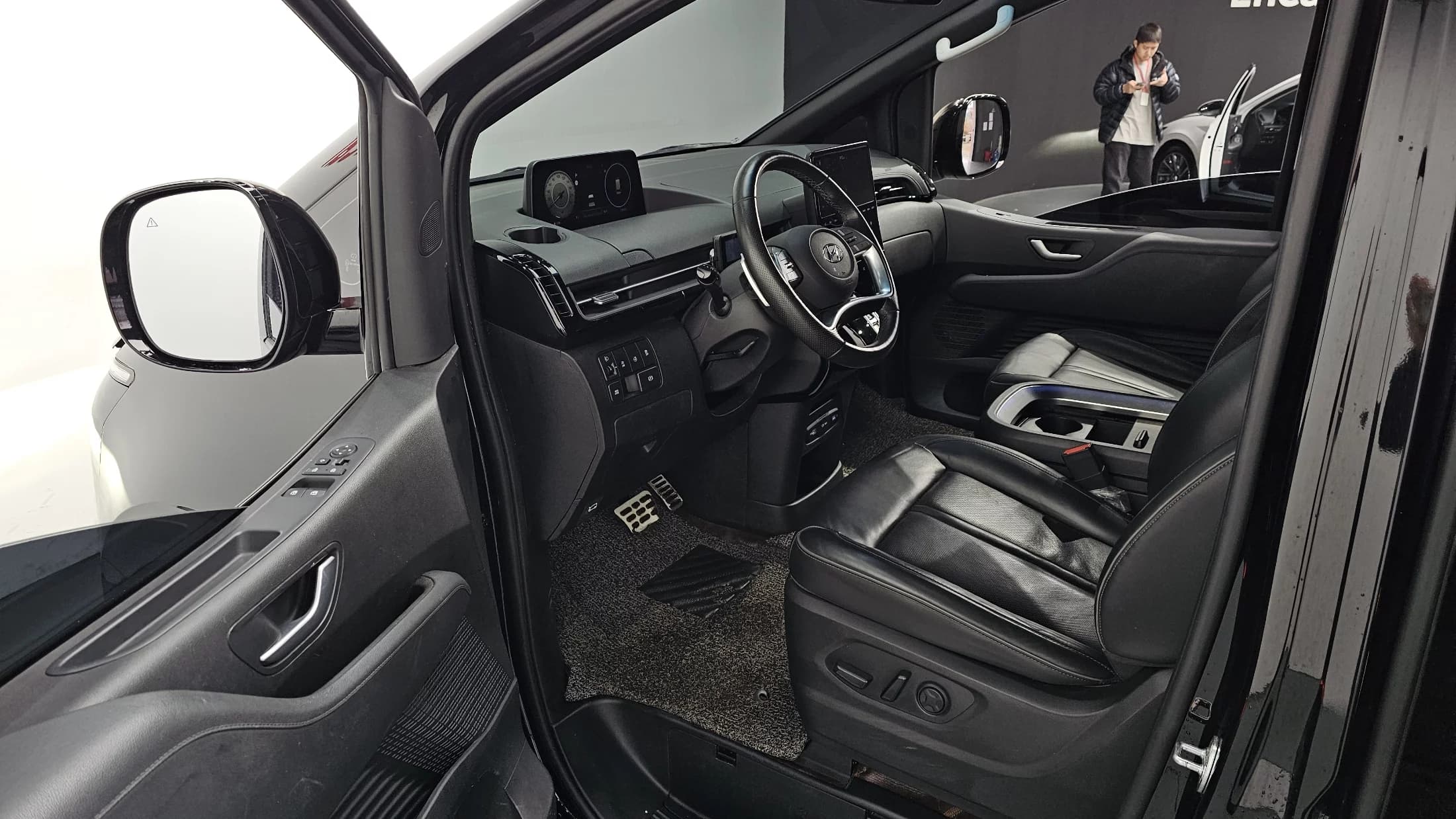 Hyundai Staria 4WD Lounge 9-Seater Inspiration, 2021 г. 115531 км. — фото 12