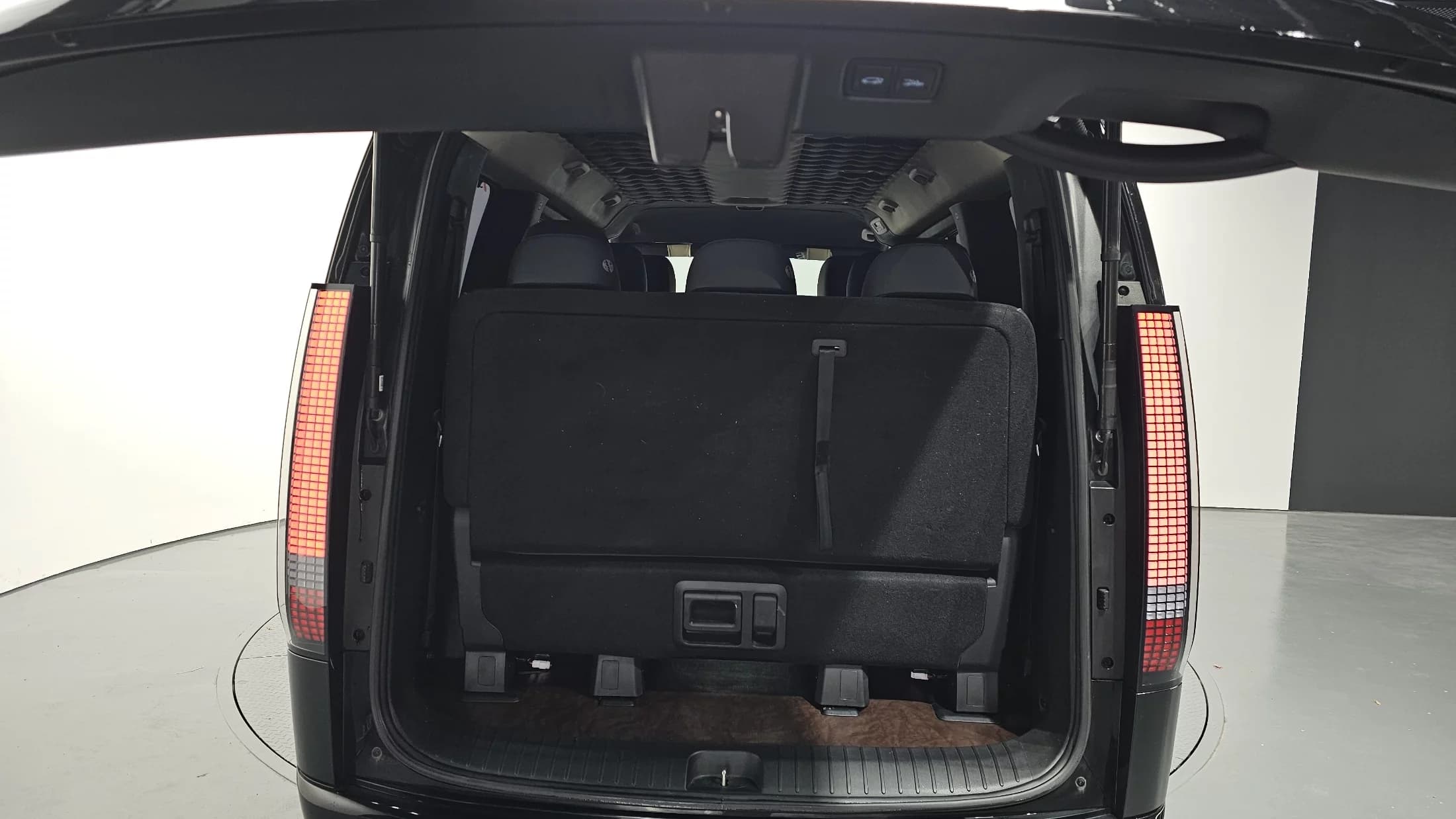 Hyundai Staria 4WD Lounge 9-Seater Inspiration, 2021 г. 115531 км. — фото 20