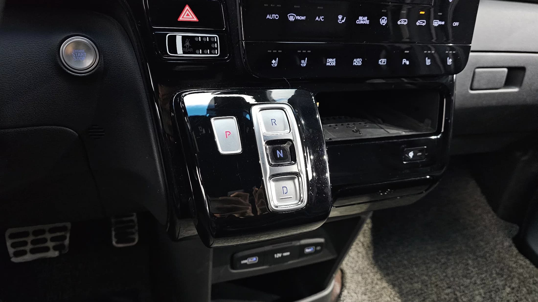 Hyundai Staria 4WD Lounge 9-Seater Inspiration, 2021 г. 115531 км. — фото 9