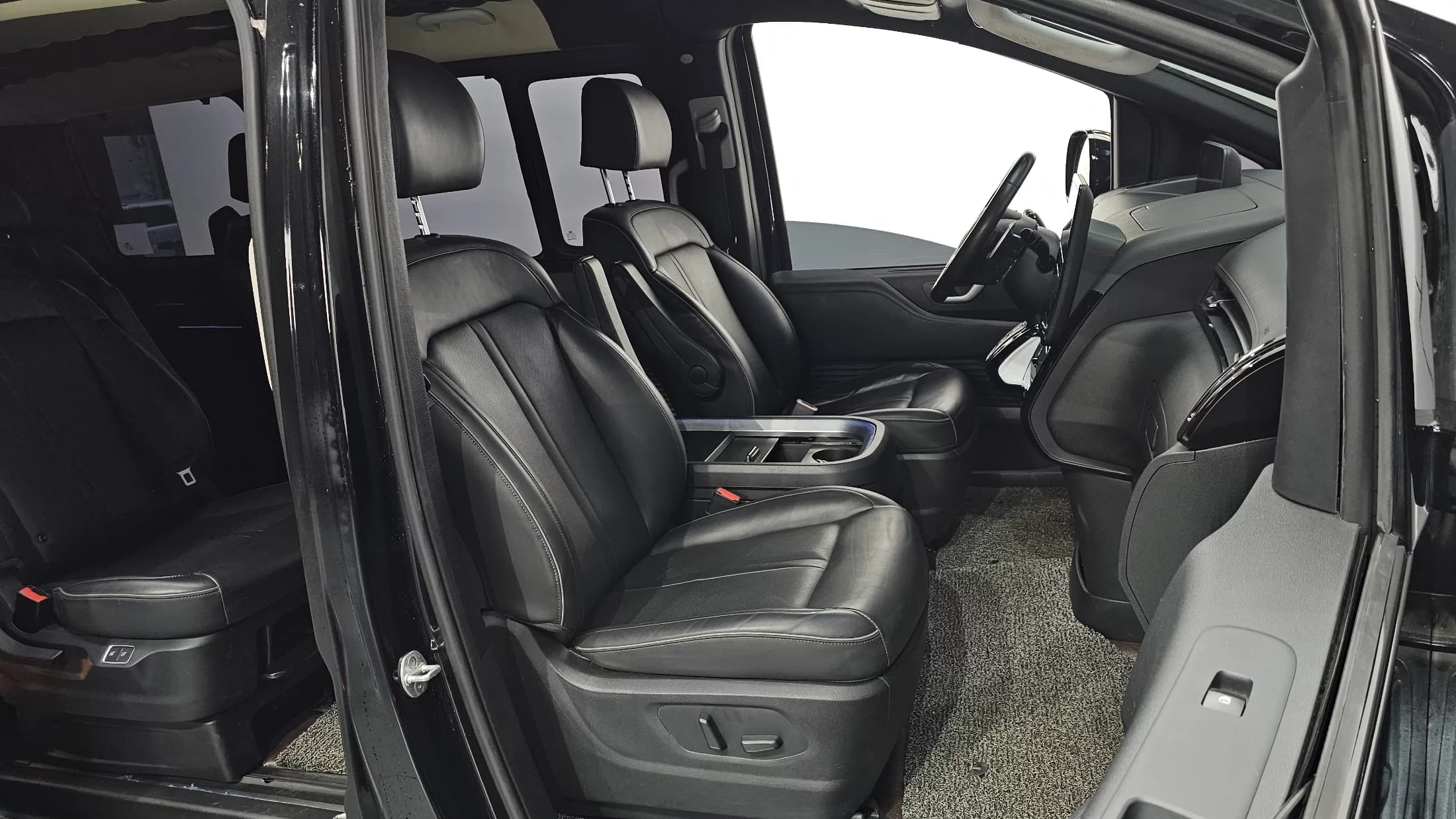 Hyundai Staria 4WD Lounge 9-Seater Inspiration, 2021 г. 115531 км. — фото 10
