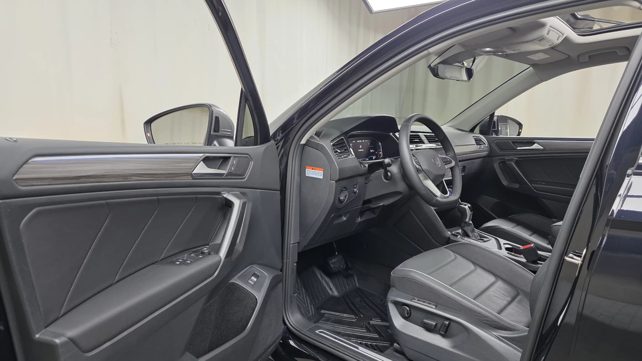 Volkswagen TIGUAN 2.0 TSI Prestige, 2023 г. 26213 км. — фото 10