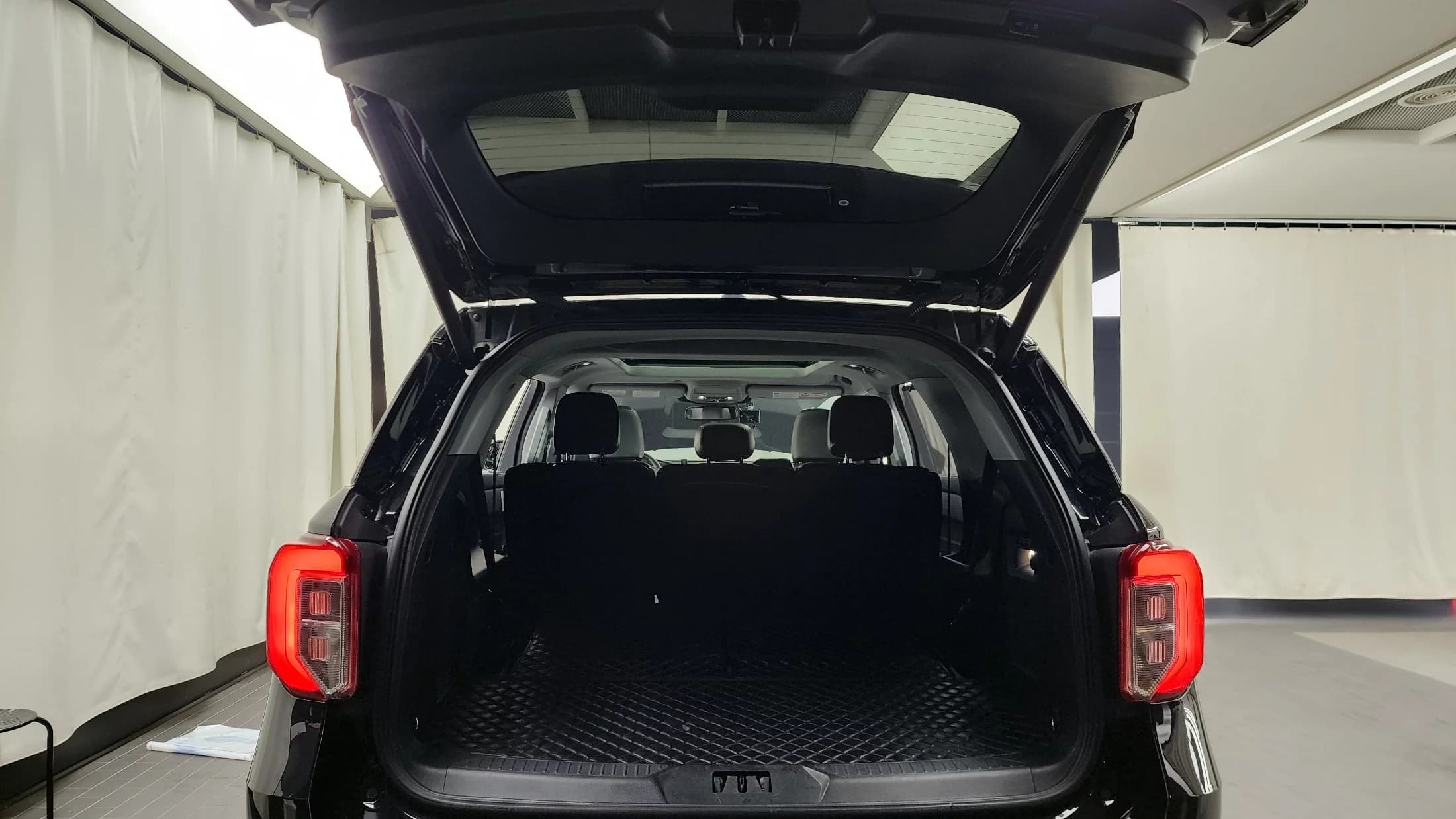 Ford EXPLORER 2.3 LimIted 4WD, 2022 г. 35080 км. — фото 20