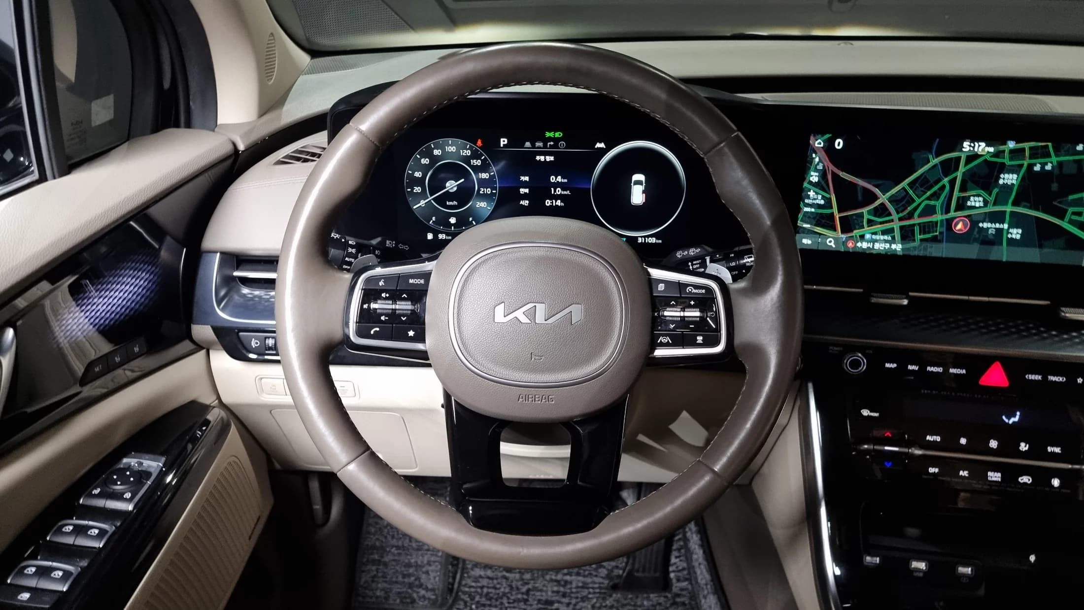 Kia Carnival Gasoline 9-Seater Hi-Limousine Signature, 2022 г. 31188 км. — фото 13