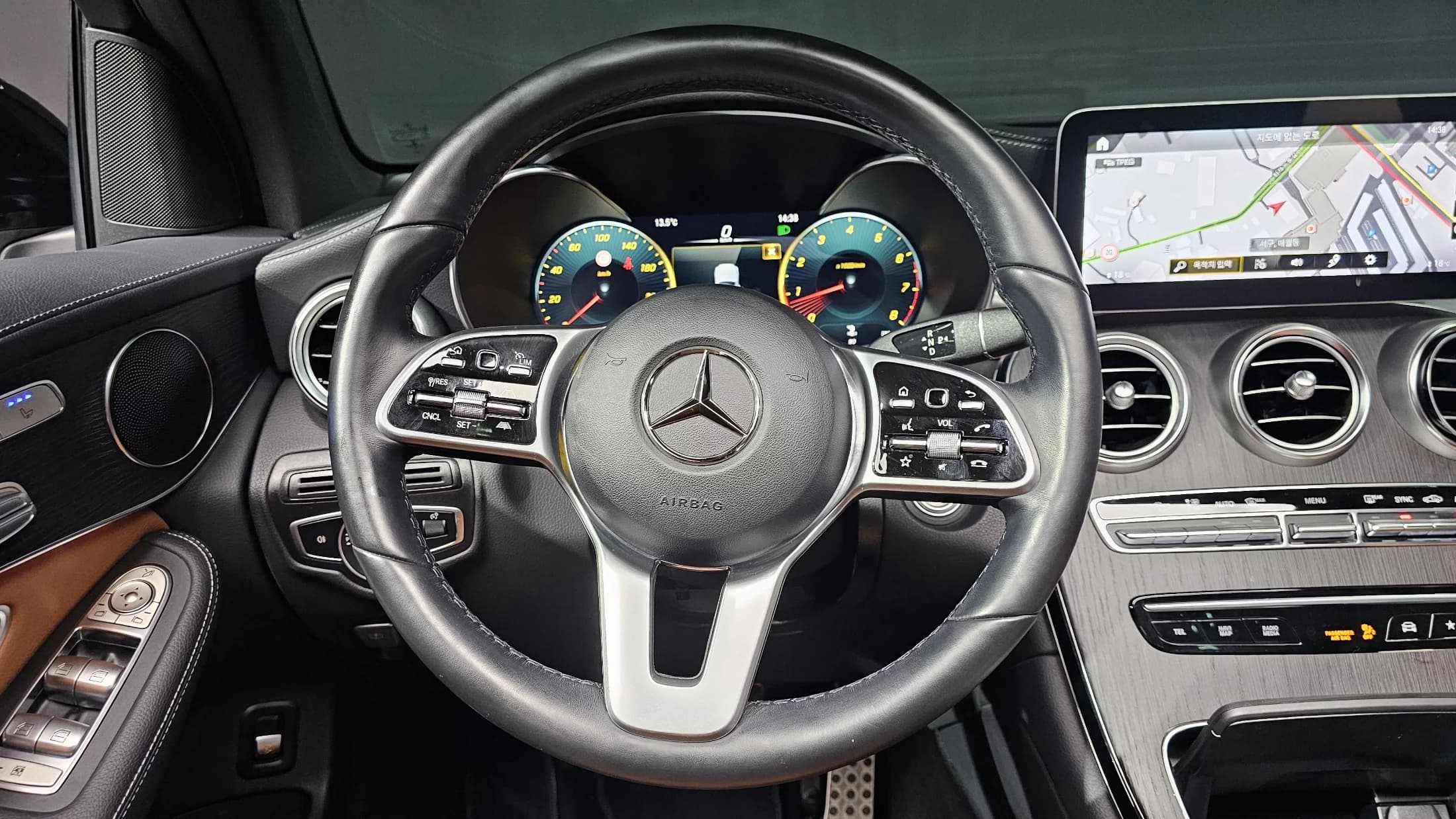 Mercedes-Benz GLC-Class GLC300 4MATIC, 2022 г. 57177 км. — фото 14