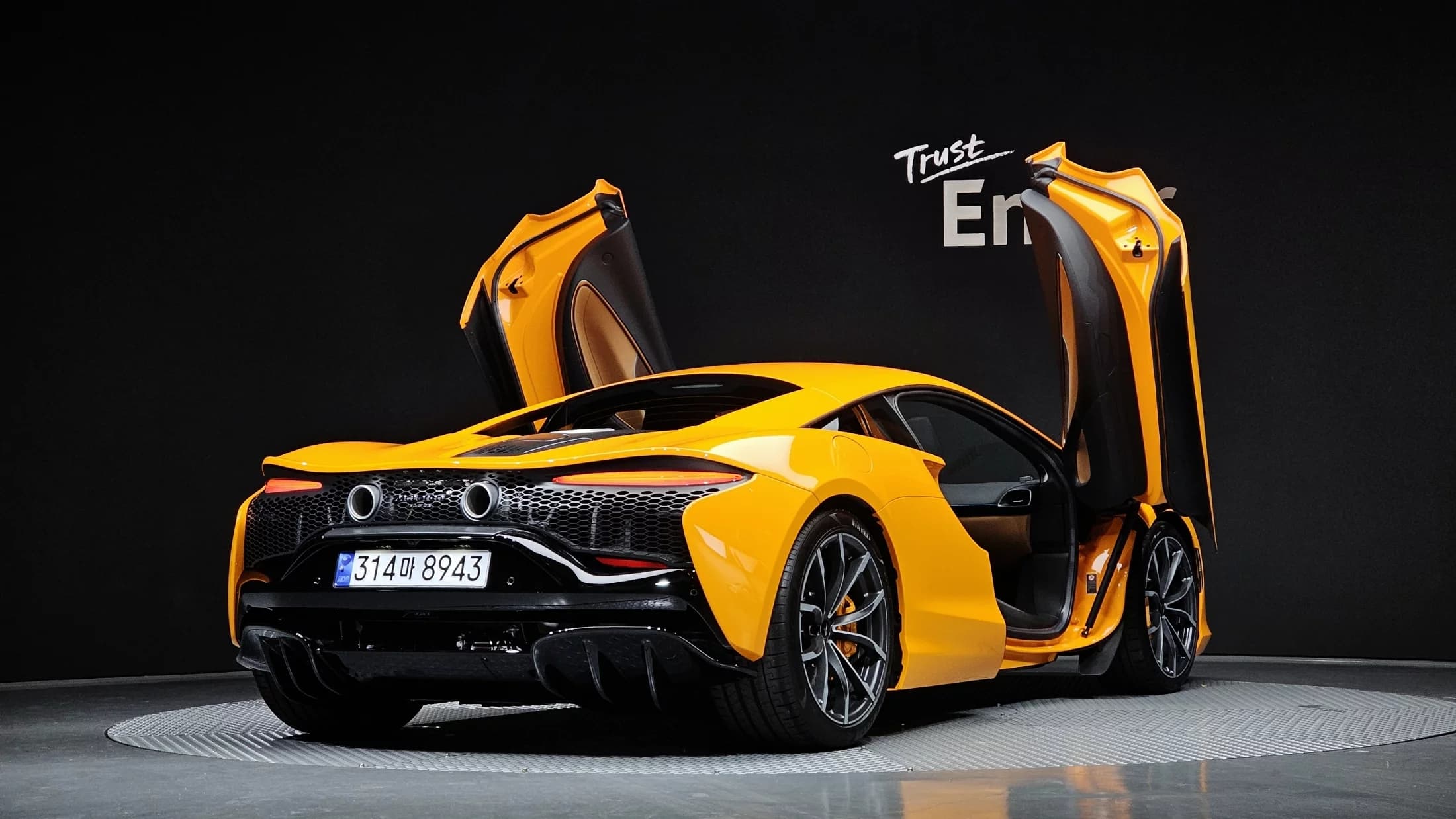 Mclaren Artura 3.0 Coupe, гибрид, 2023 г. 3497 км. — фото 2
