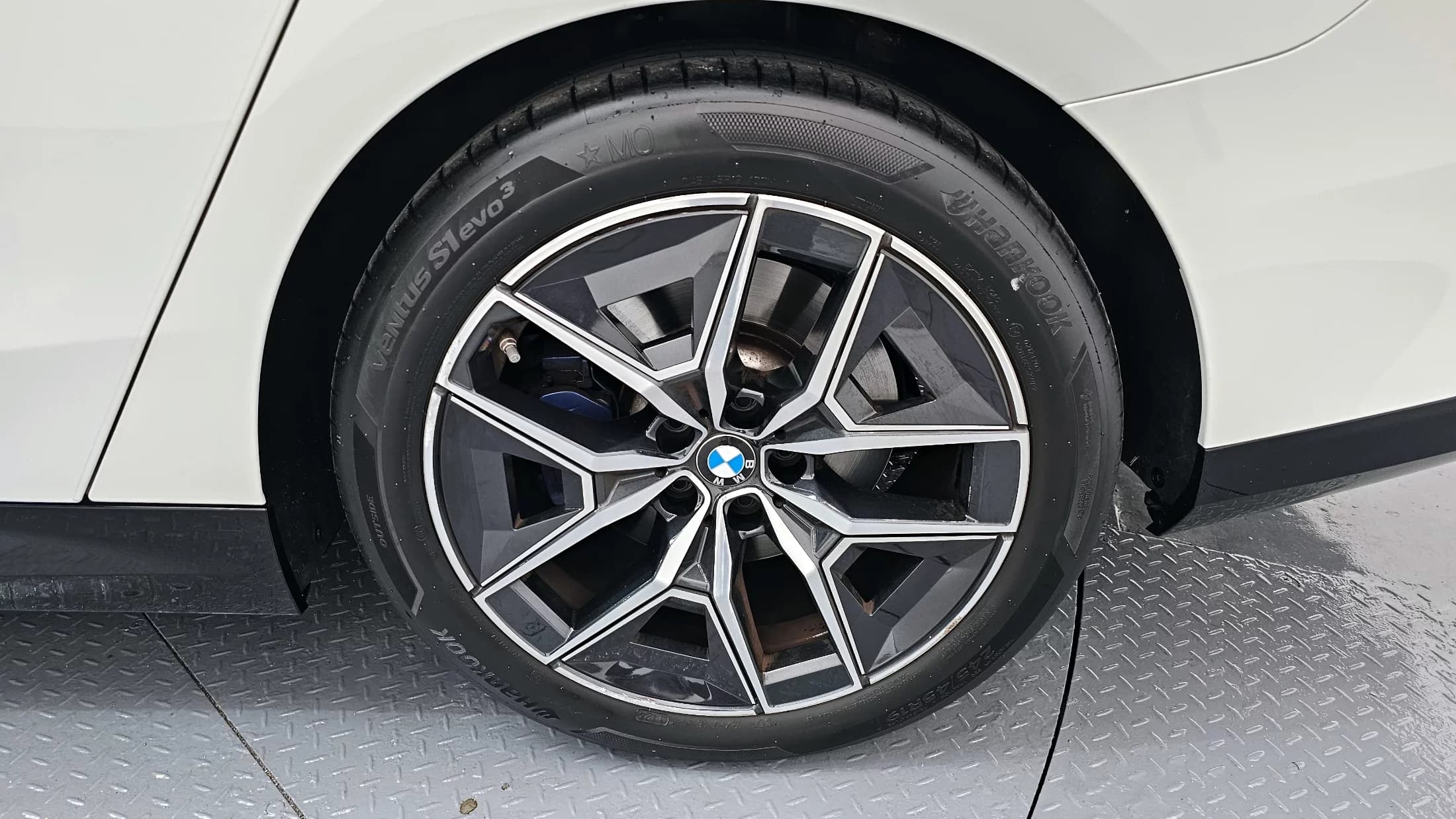 BMW 5-Series 520i M Sport, 2024 г. 14693 км. — фото 5