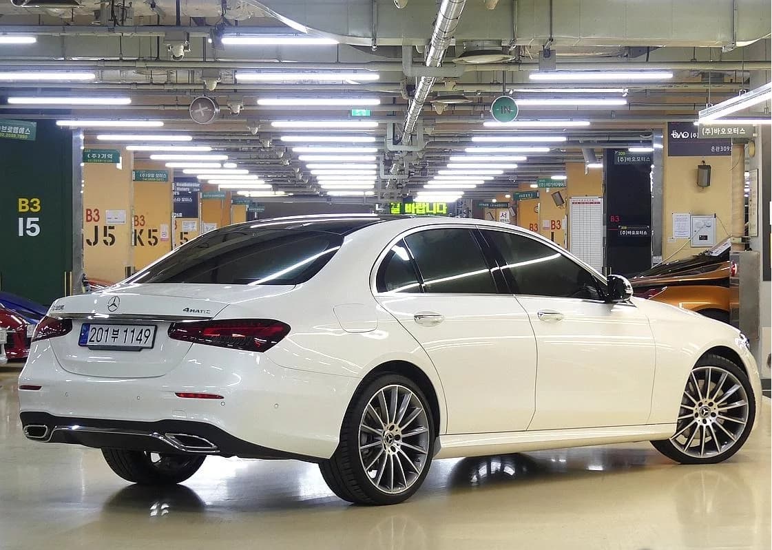 Mercedes-Benz E-Class E350 4MATIC AMG Line, 2022 г. 38131 км. — фото 2