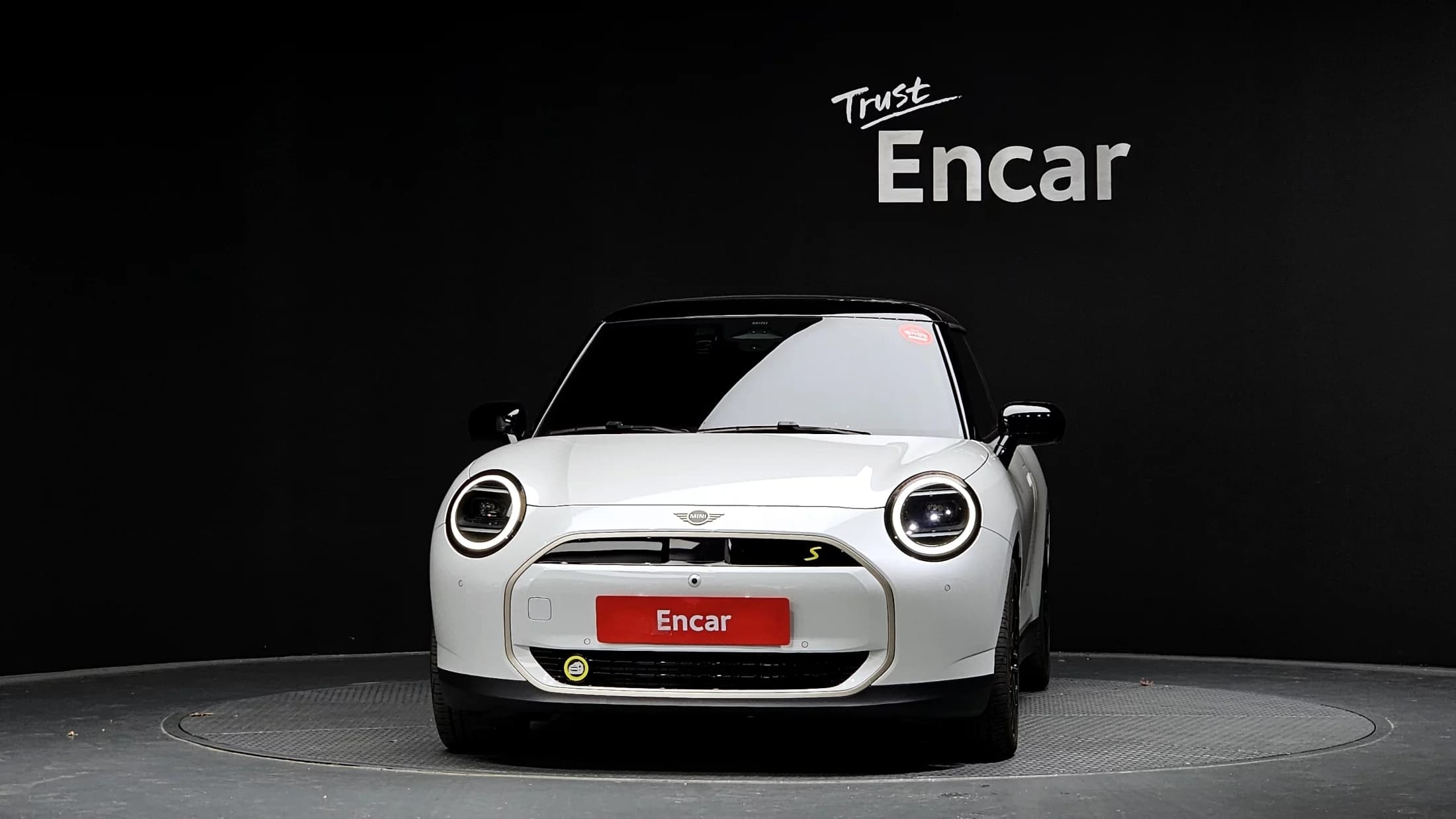 MINI Cooper SE Favoured, электромобиль, 2024 г. 2576 км. — фото 3