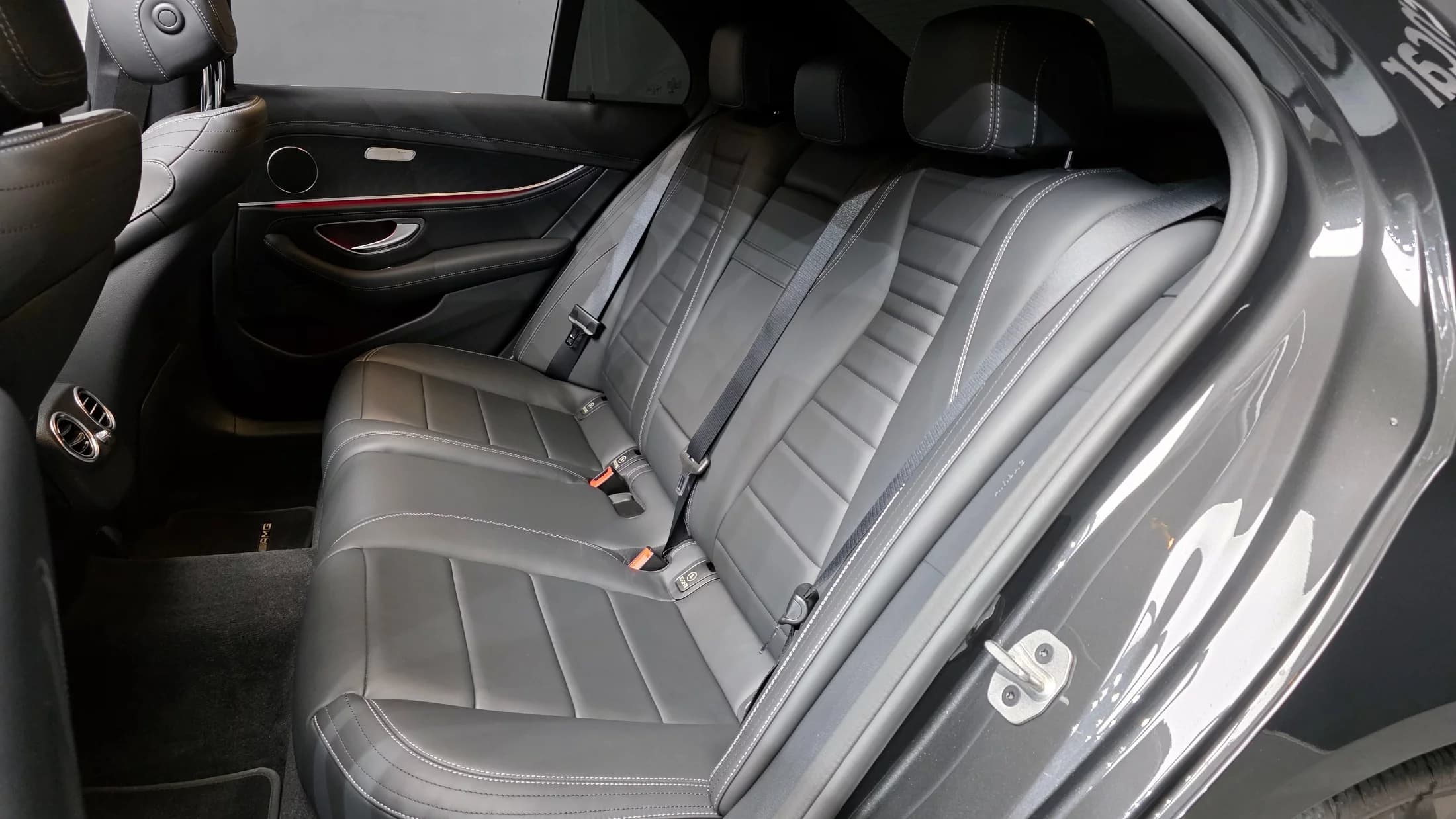 Mercedes-Benz E-Class E220d 4MATIC AMG Line, 2021 г. 92988 км. — фото 12