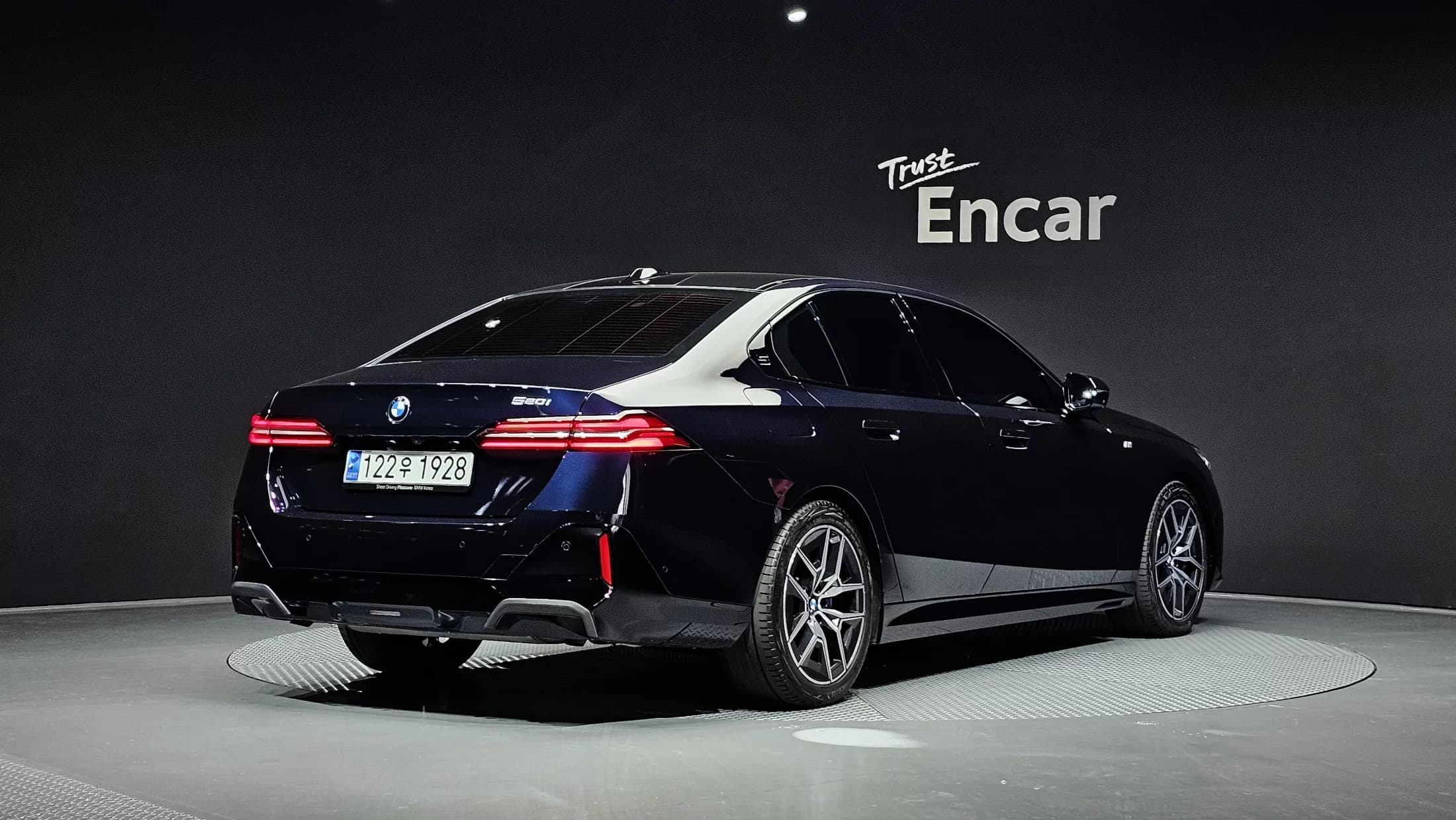 BMW 5-Series 520i M Sport, 2023 г. 32347 км. — фото 2