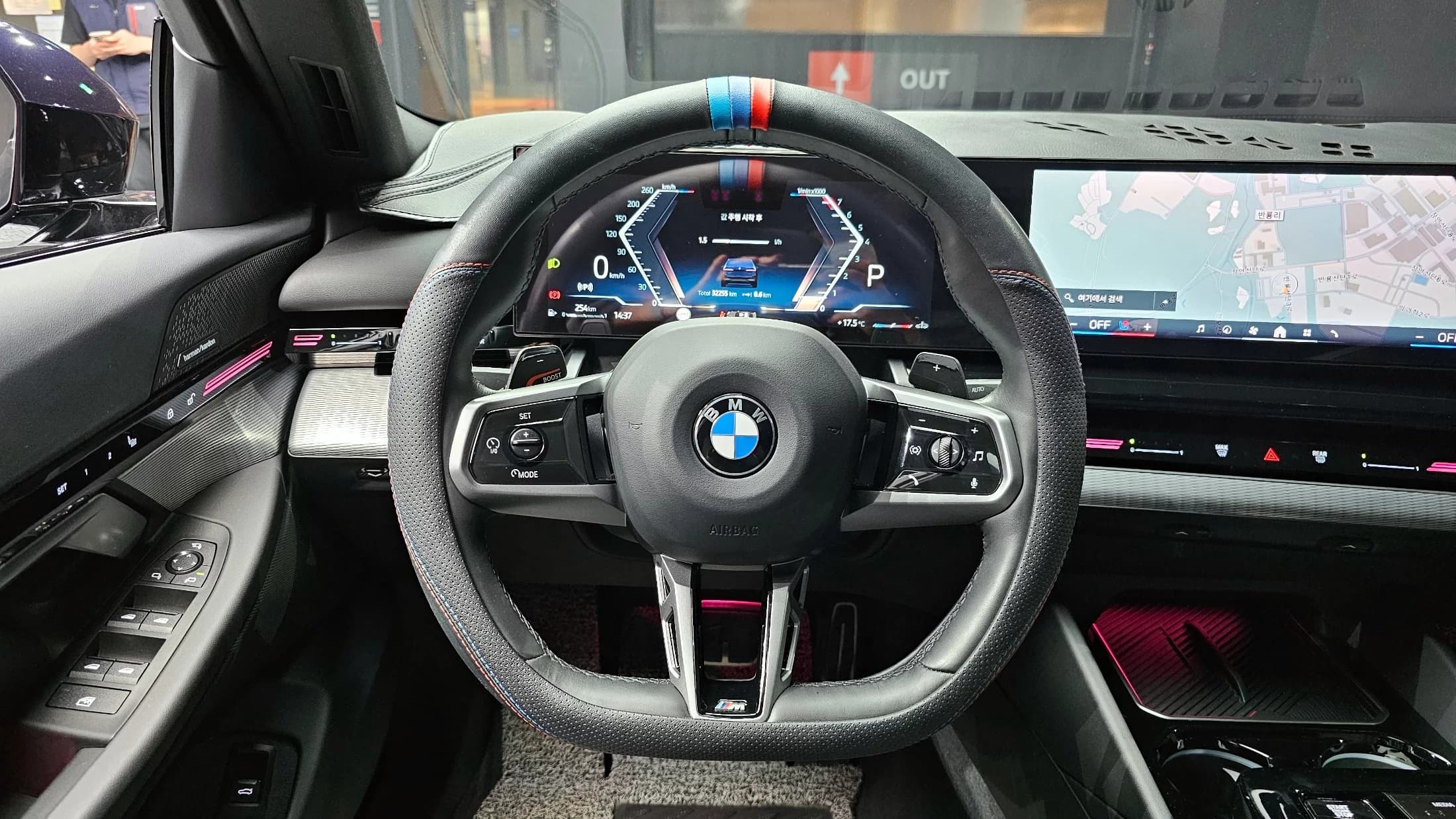 BMW 5-Series 520i M Sport, 2023 г. 32347 км. — фото 13