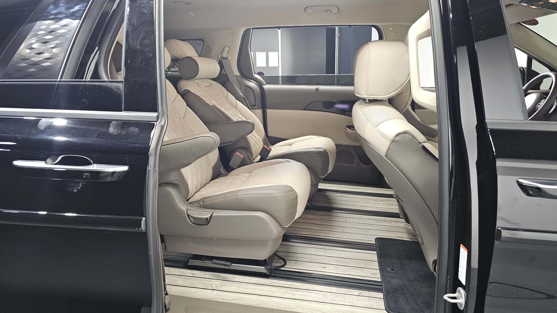 Kia Carnival 9-Seater Signature, 2023 г. 37873 км. — фото 12