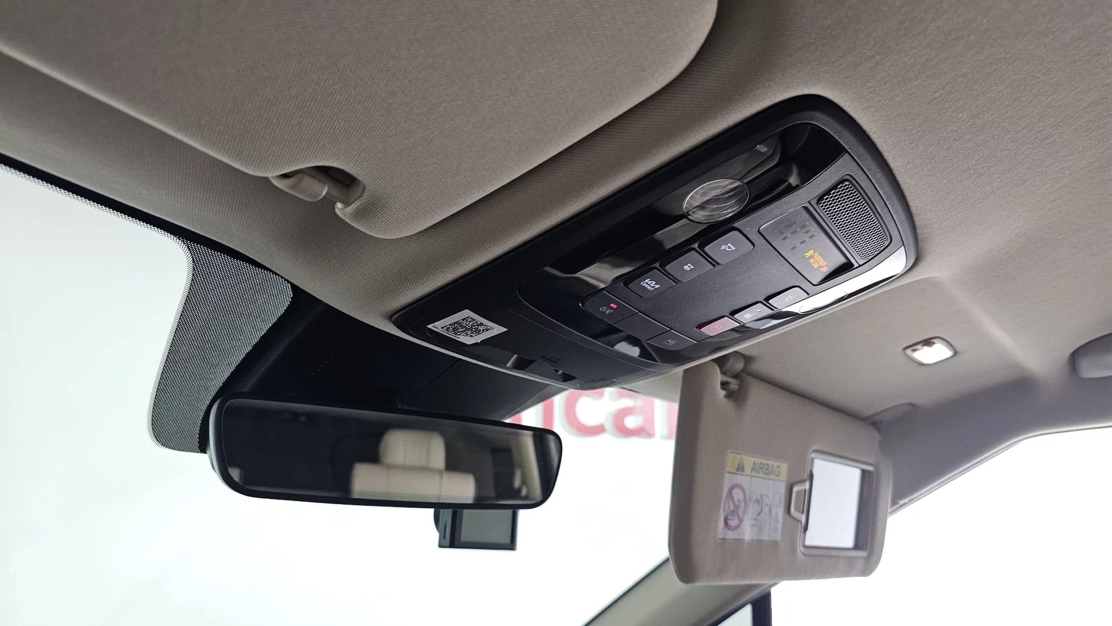 Kia Carnival 9-Seater Signature, 2023 г. 37873 км. — фото 18