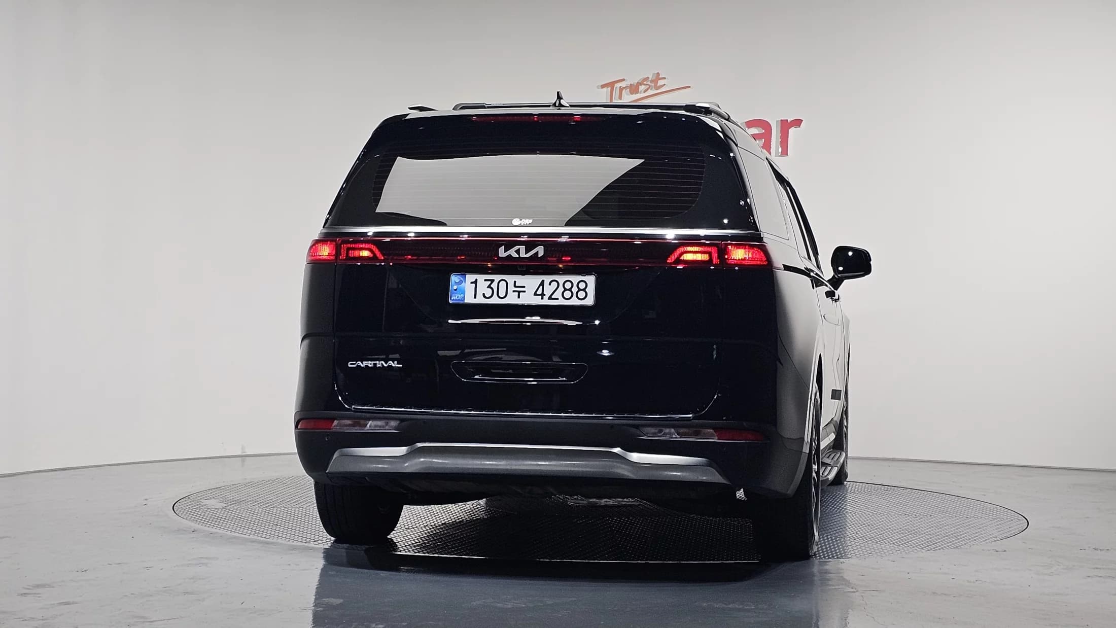 Kia Carnival 9-Seater Signature, 2023 г. 37873 км. — фото 4