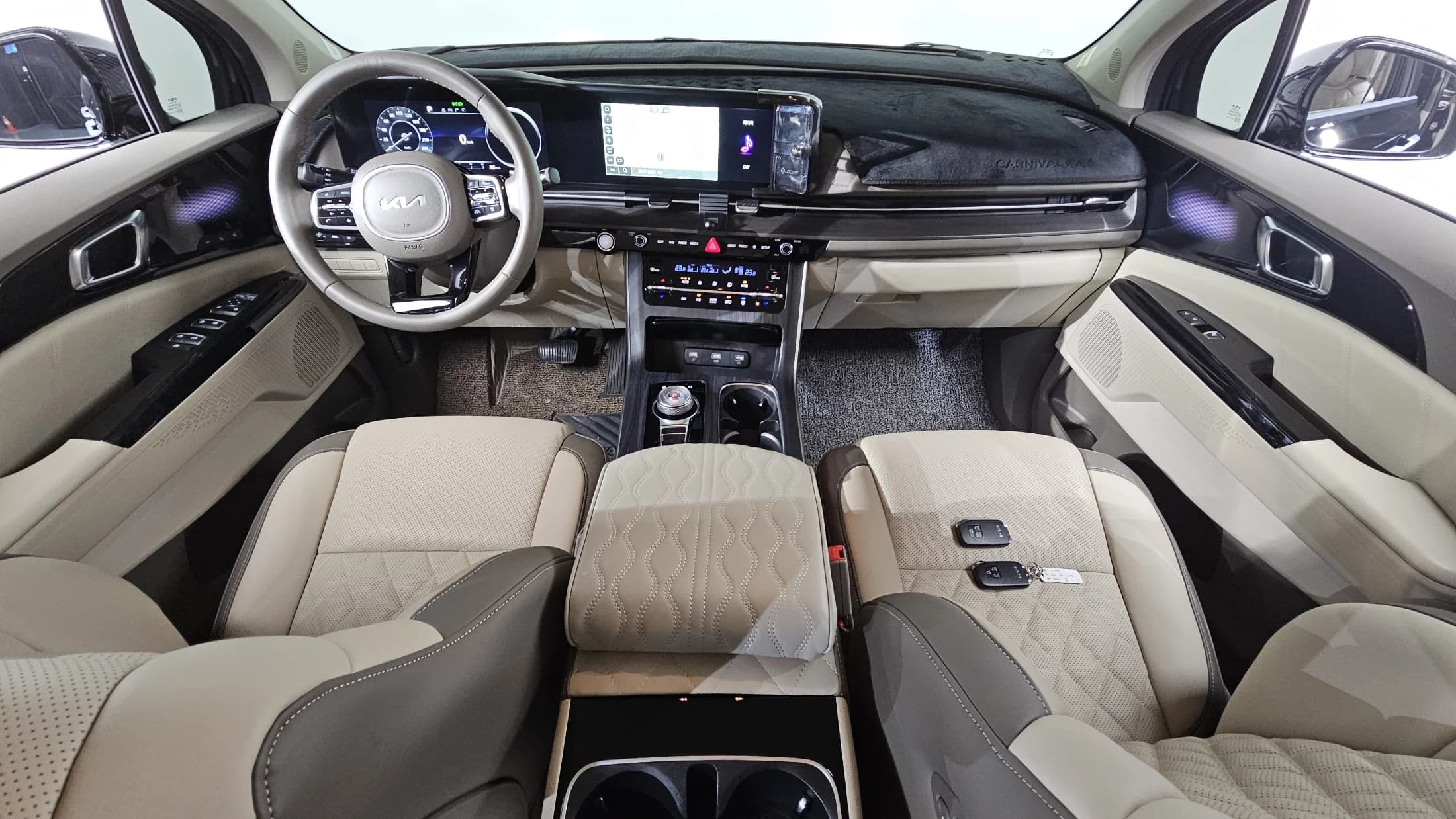 Kia Carnival 9-Seater Signature, 2023 г. 37873 км. — фото 7