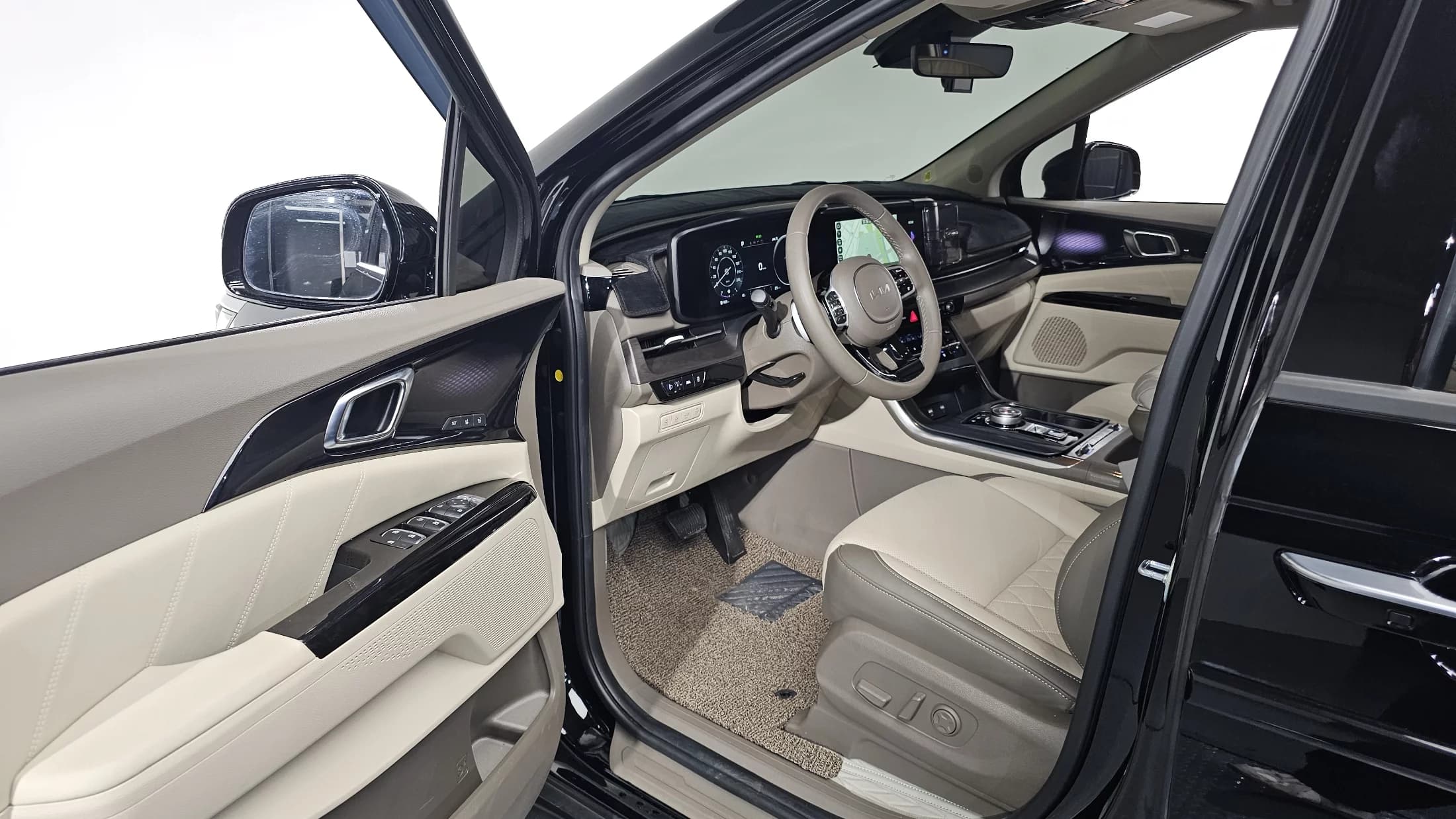 Kia Carnival 9-Seater Signature, 2023 г. 37873 км. — фото 10