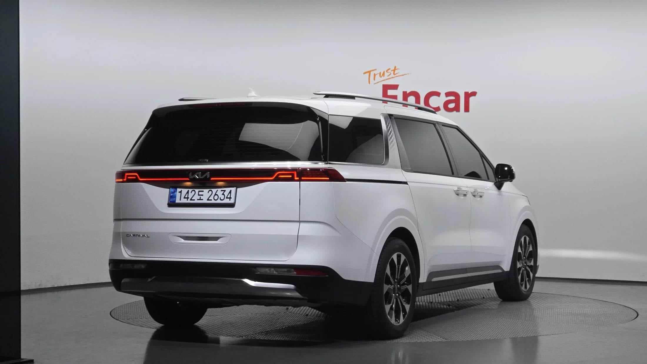Kia Carnival 7-Seater Noblesse, 2021 г. 72955 км. — фото 2