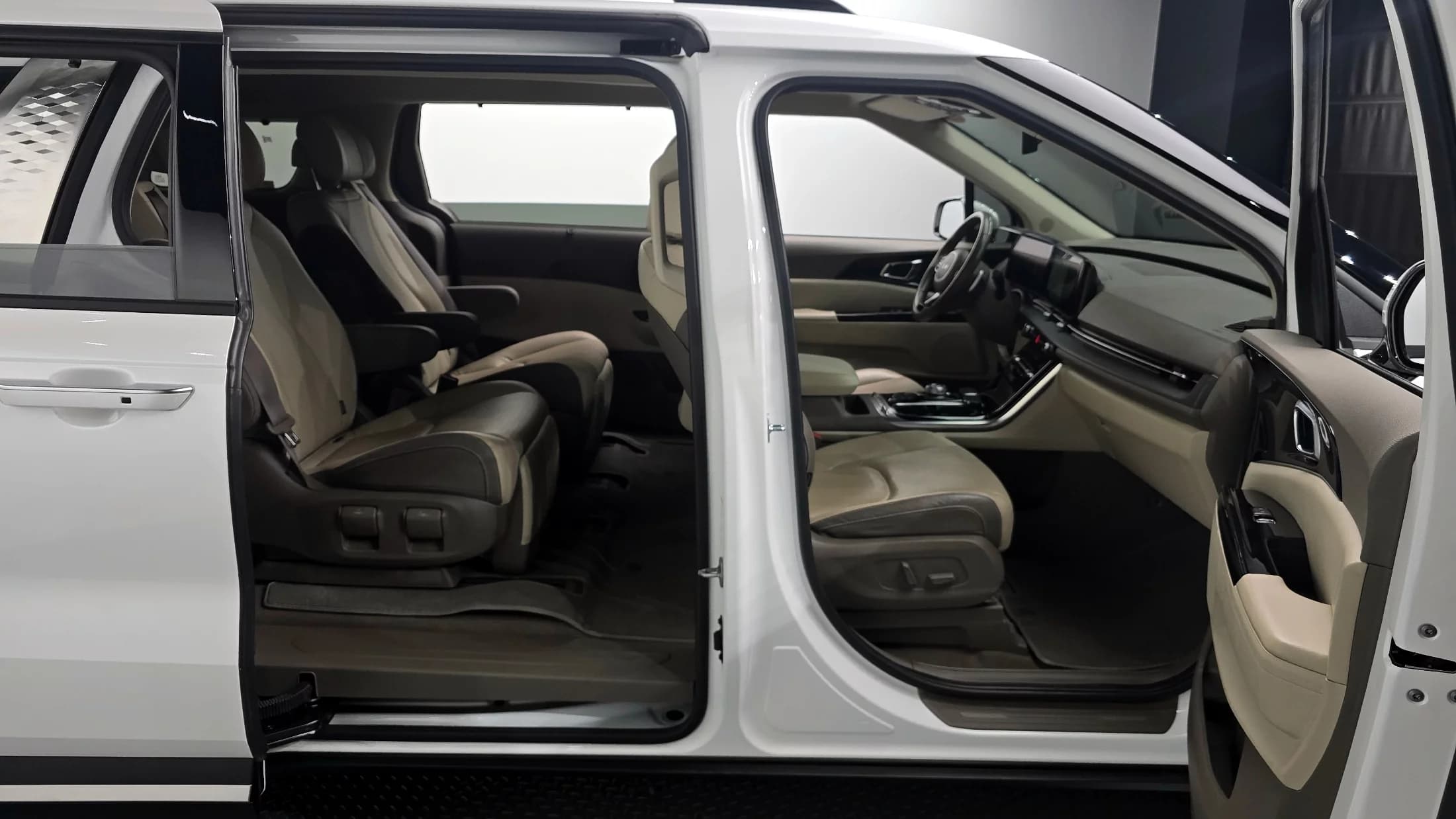 Kia Carnival 7-Seater Noblesse, 2021 г. 72955 км. — фото 10