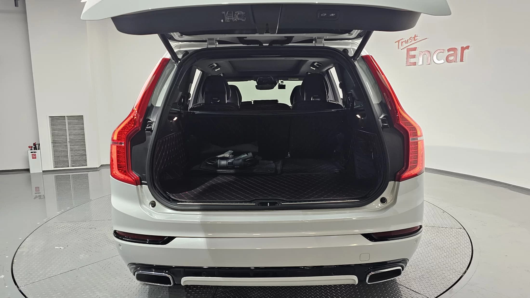 Volvo XC90 T8 R-Design Hybrid, гибрид, 2021 г. 36319 км. — фото 19