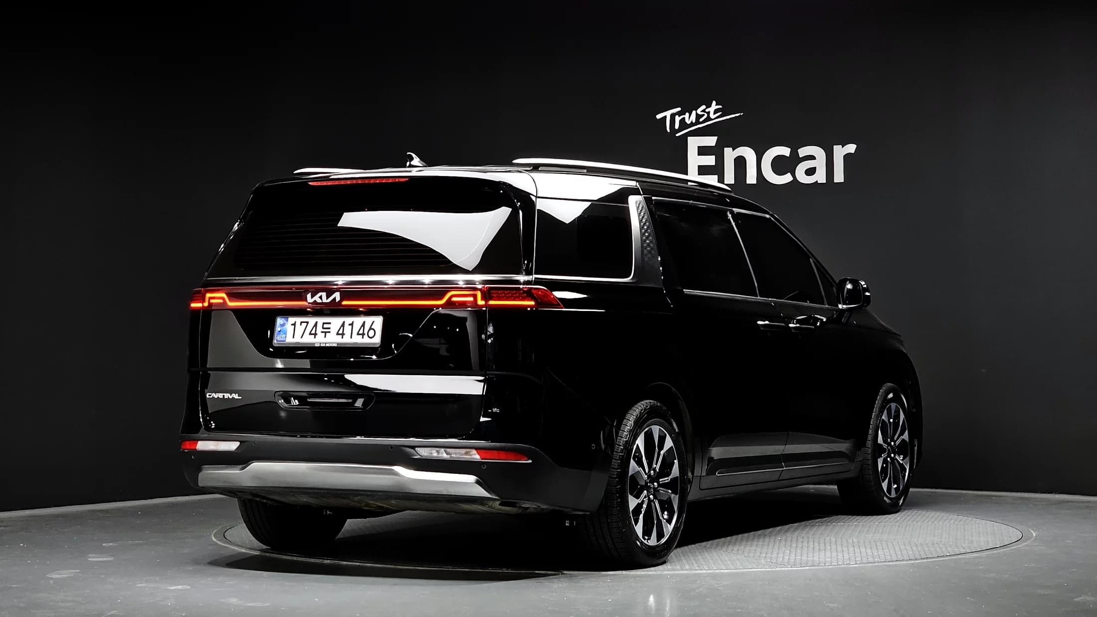 Kia Carnival 9-Seater Signature, 2022 г. 112198 км. — фото 2