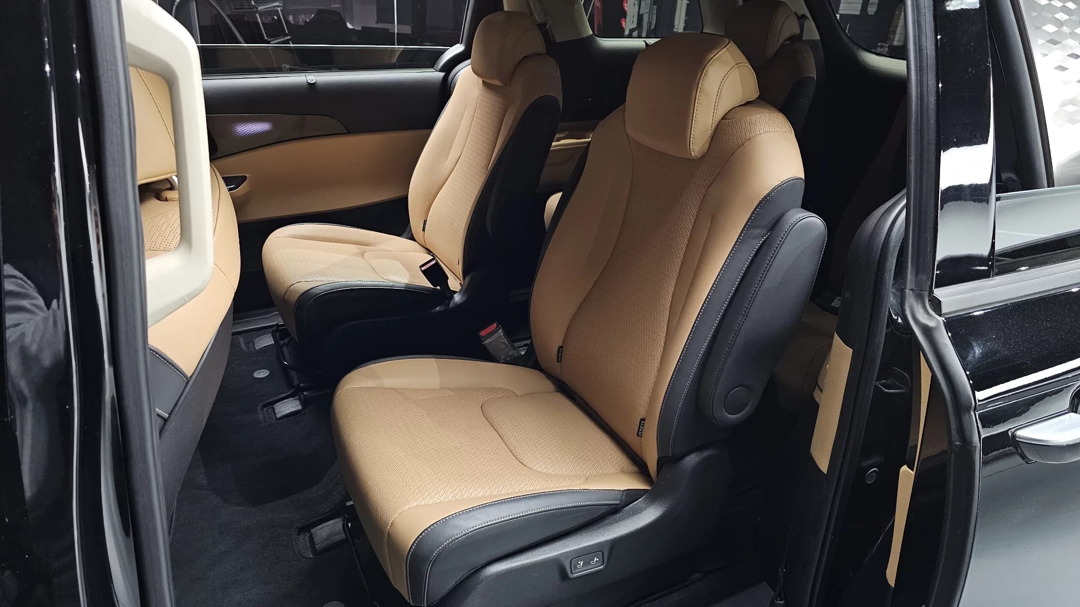 Kia Carnival 9-Seater Signature, 2022 г. 112198 км. — фото 12