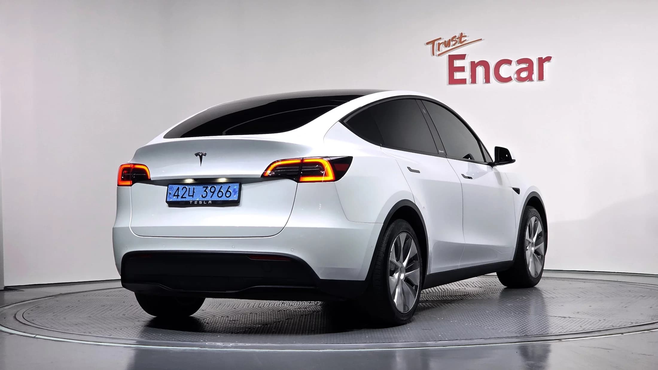 Tesla Model Y Standard Range, электромобиль, 2021 г. 71416 км. — фото 2
