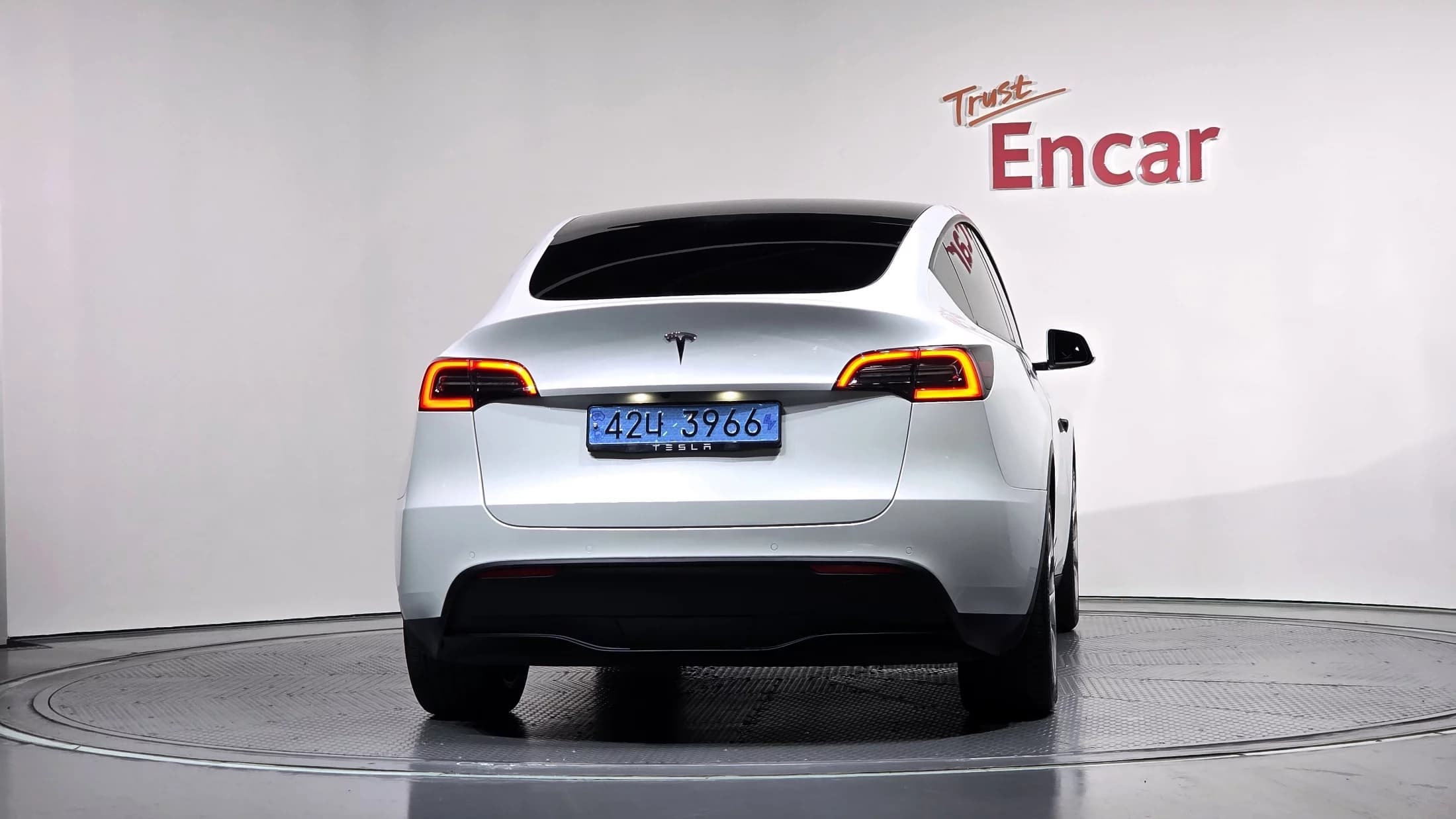Tesla Model Y Standard Range, электромобиль, 2021 г. 71416 км. — фото 4