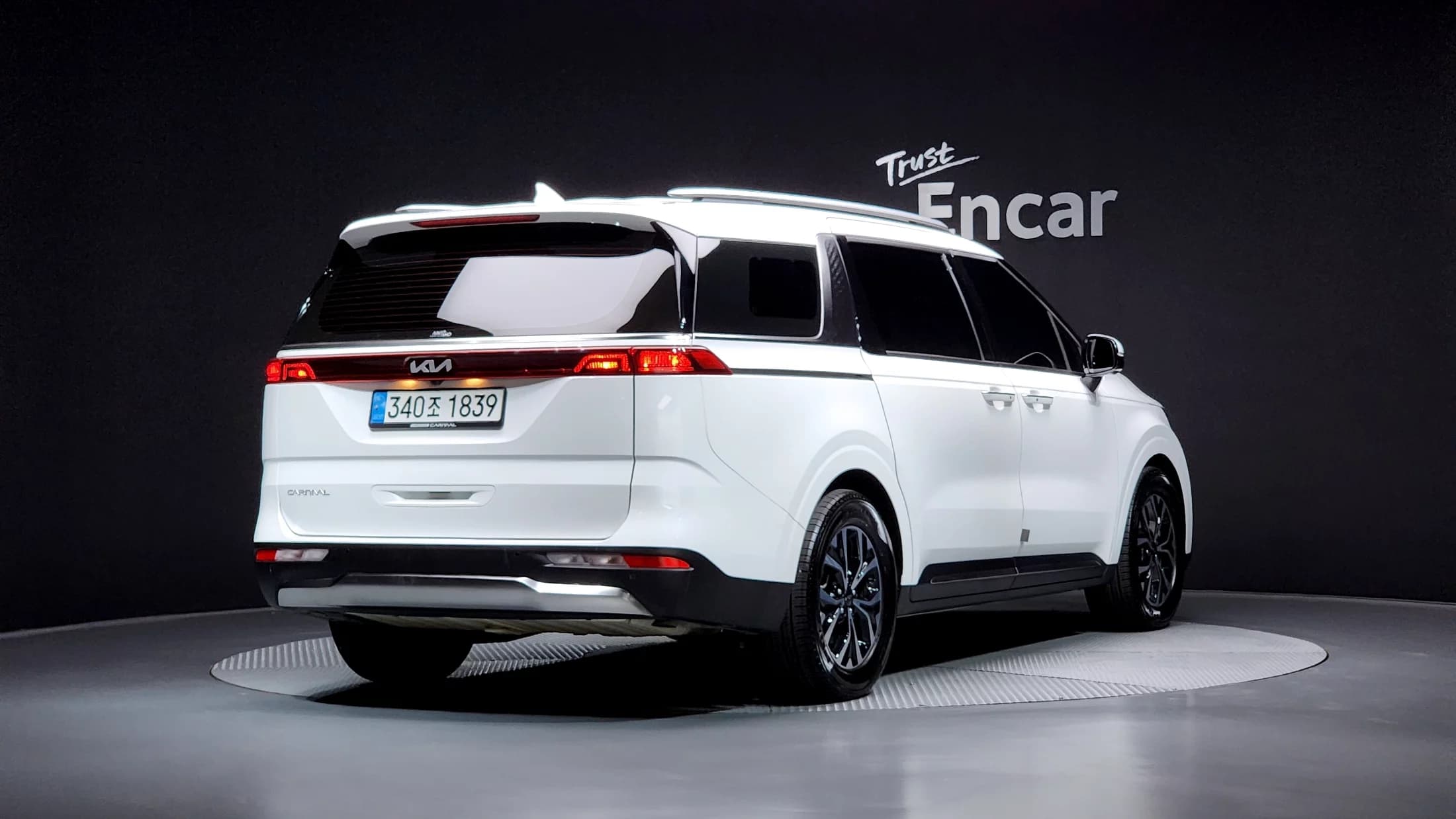 Kia Carnival 9-Seater Noblesse, 2023 г. 60305 км. — фото 2