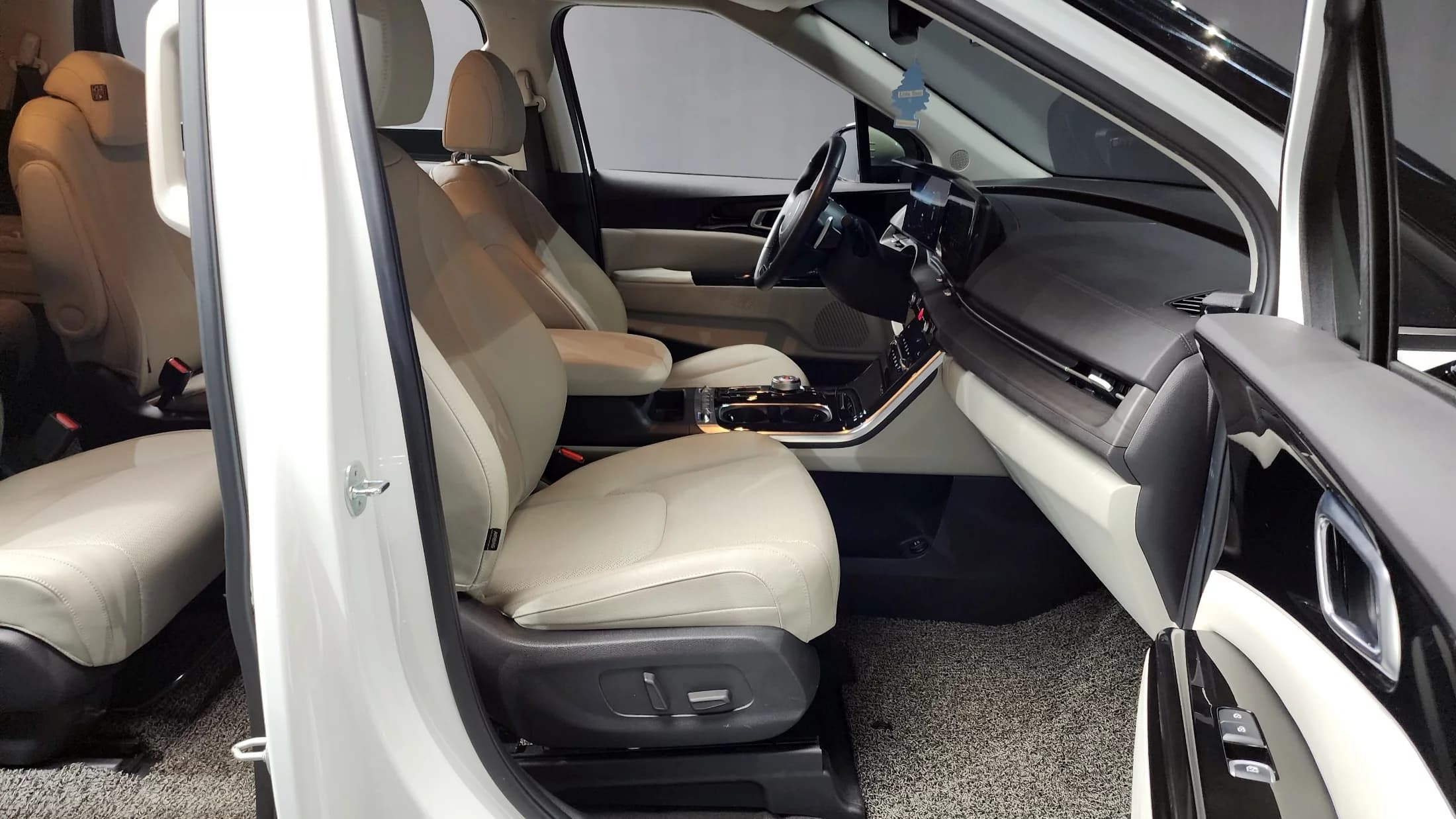 Kia Carnival 9-Seater Noblesse, 2023 г. 60305 км. — фото 11