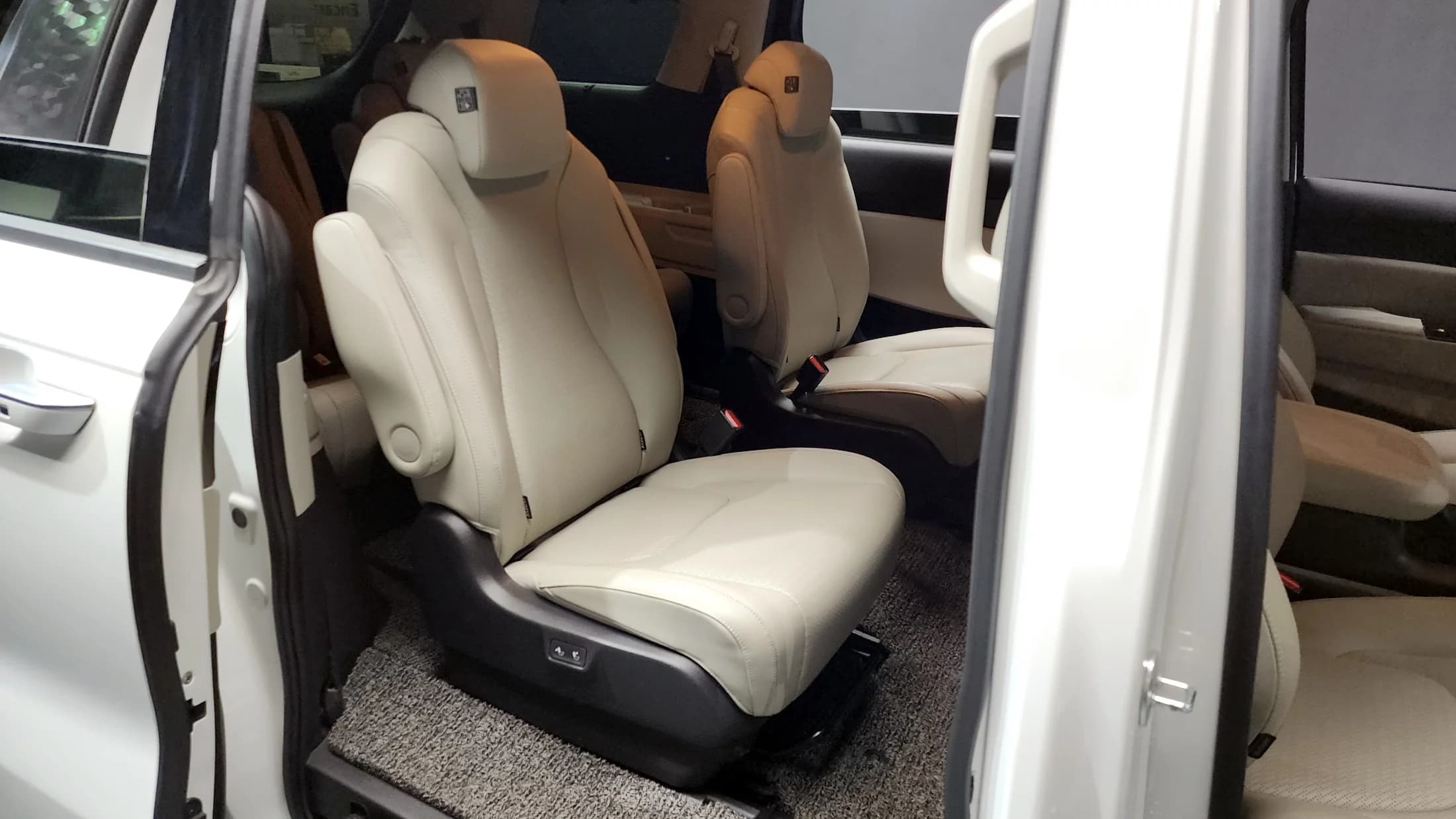 Kia Carnival 9-Seater Noblesse, 2023 г. 60305 км. — фото 12