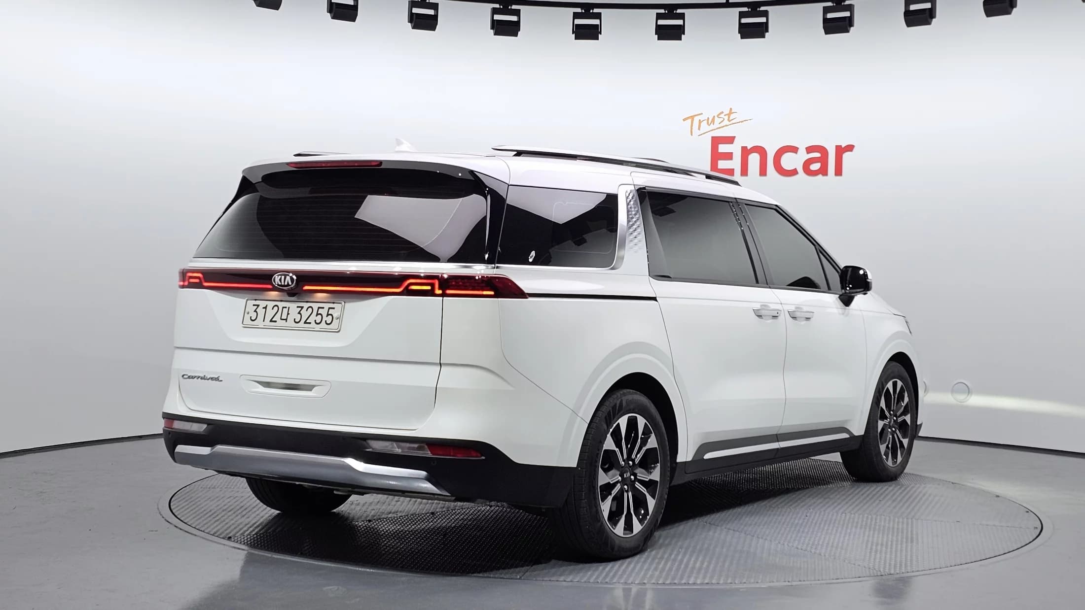 Kia Carnival 9-Seater Signature, 2021 г. 79441 км. — фото 2