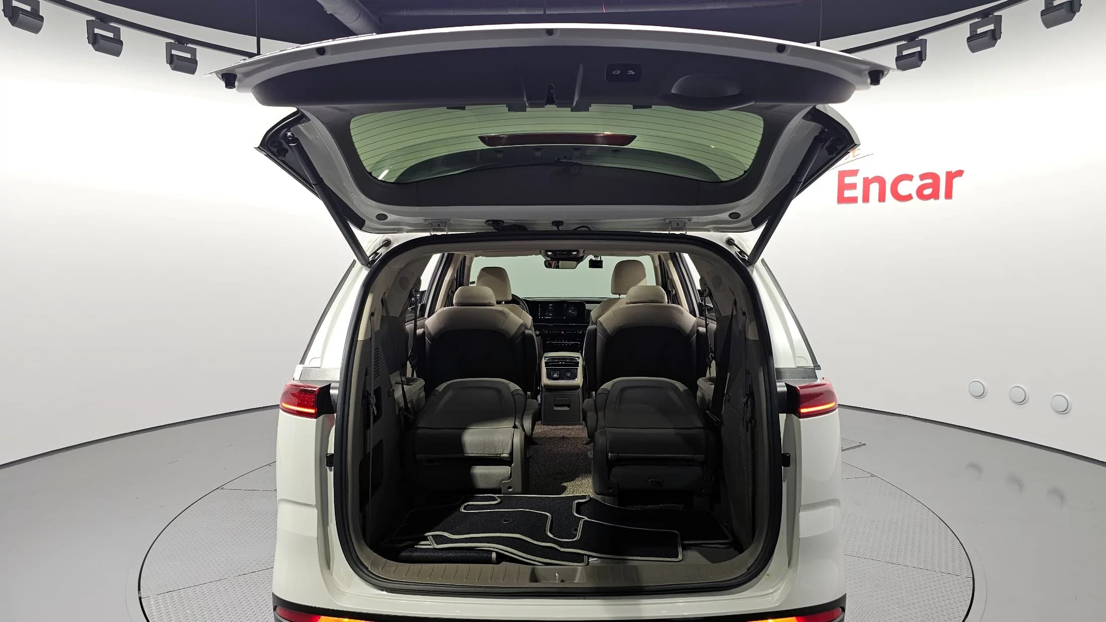 Kia Carnival 9-Seater Signature, 2021 г. 79441 км. — фото 20