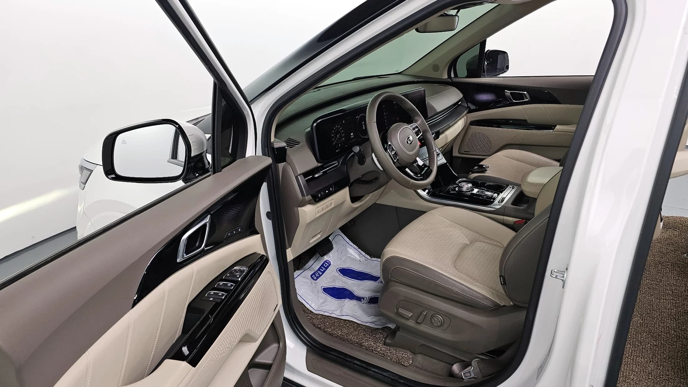 Kia Carnival 9-Seater Signature, 2021 г. 79441 км. — фото 10