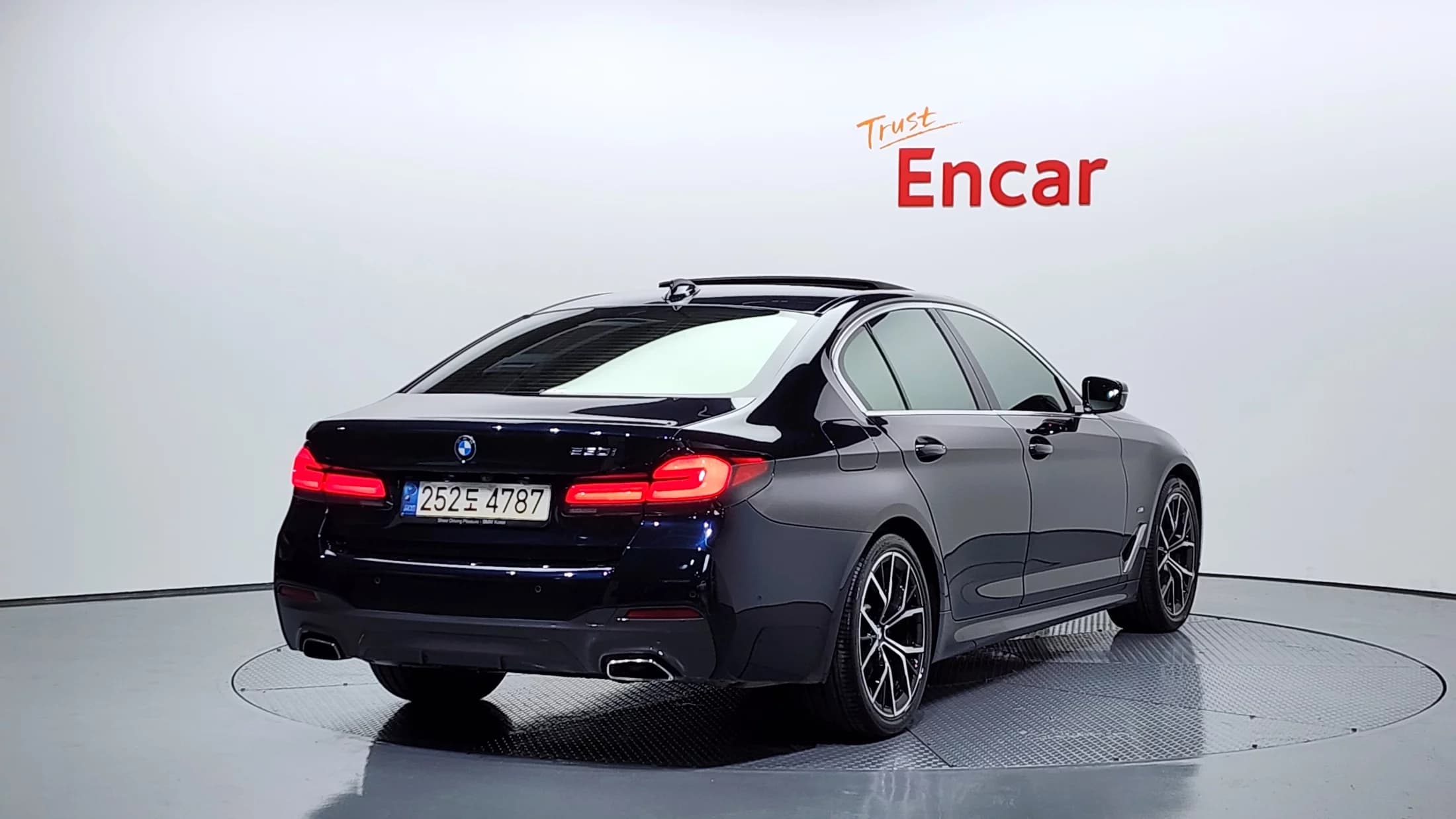 BMW 5-Series 530i M Sport Package, 2021 г. 64462 км. — фото 2