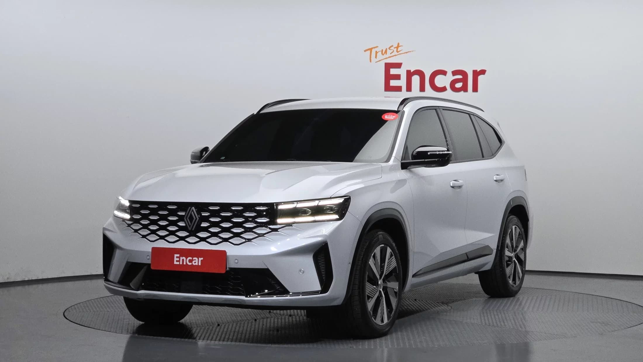 Renault Grand Koleos 1.5 E-TECH Iconic 2WD, гибрид, 2025 г. 1839 км.