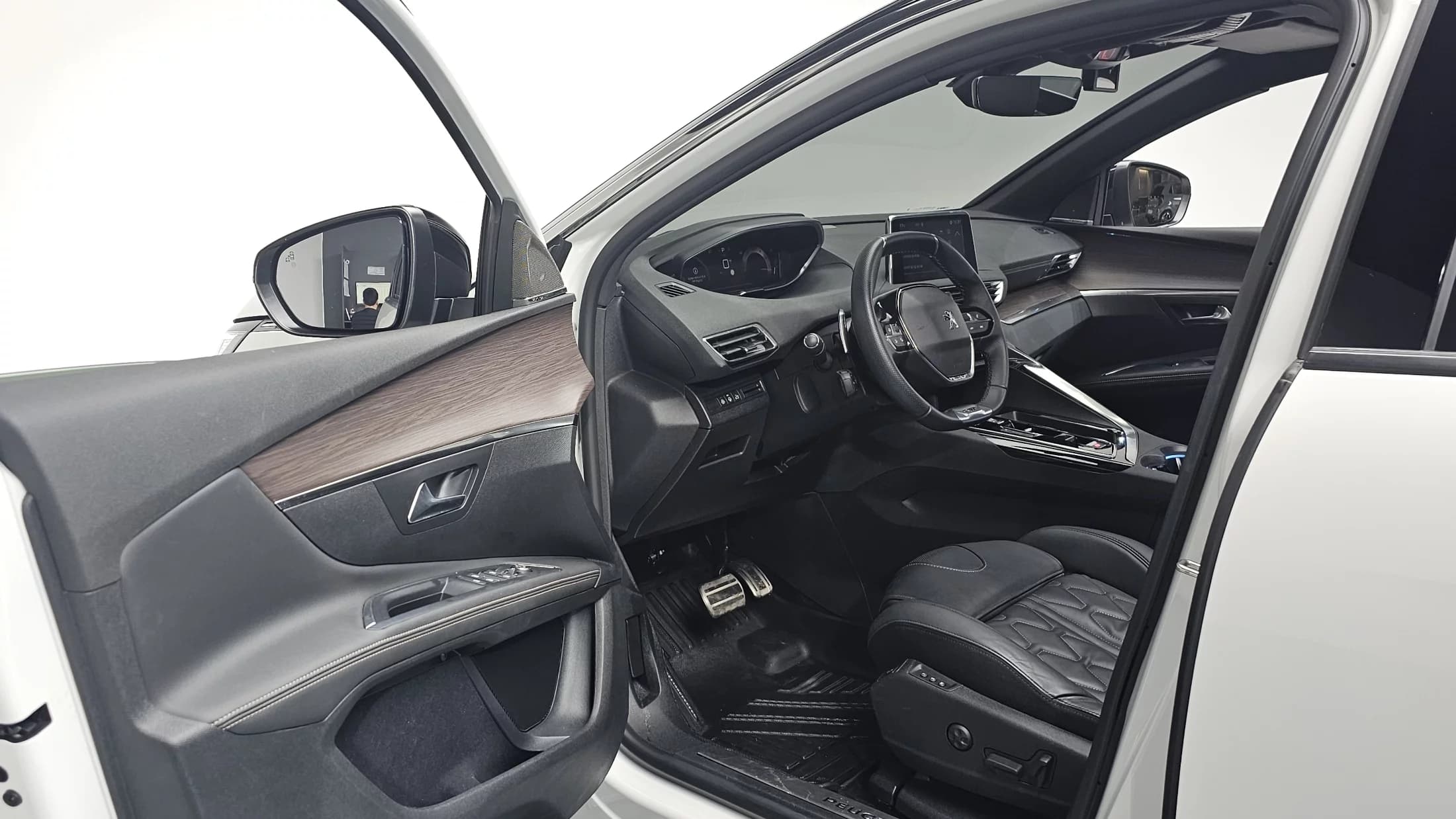 Peugeot 5008 1.2 Pure Tech GT, 2024 г. 27740 км. — фото 11