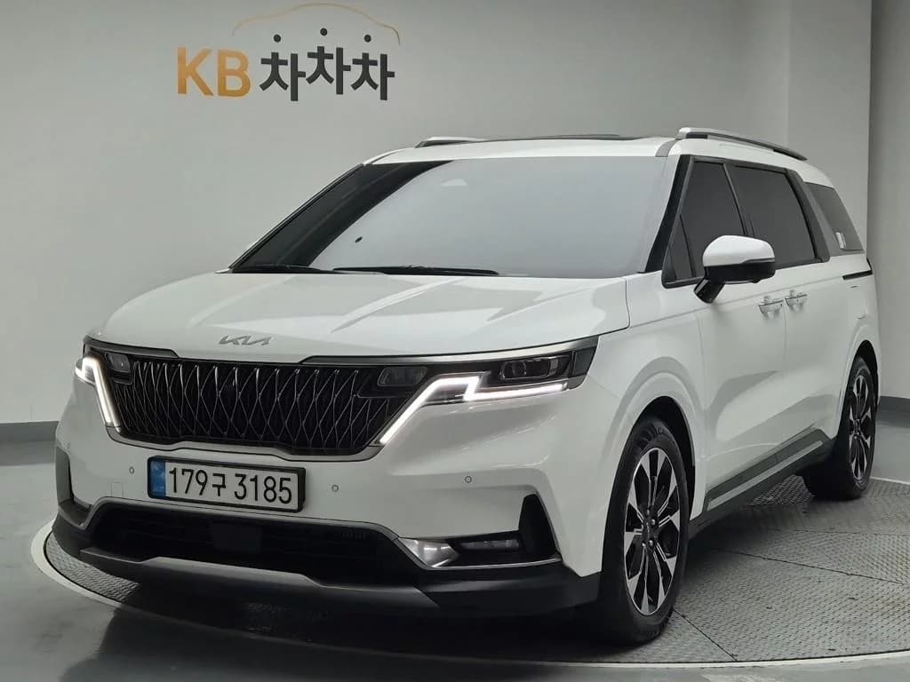 Kia Carnival 9-Seater Signature, 2023 г. 55077 км. — фото 2