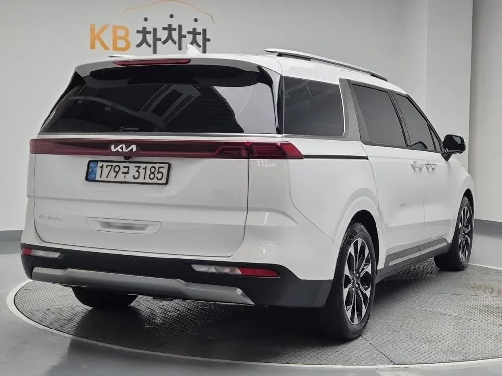 Kia Carnival 9-Seater Signature, 2023 г. 55077 км. — фото 4