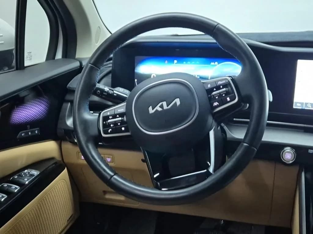 Kia Carnival 9-Seater Signature, 2023 г. 55077 км. — фото 10