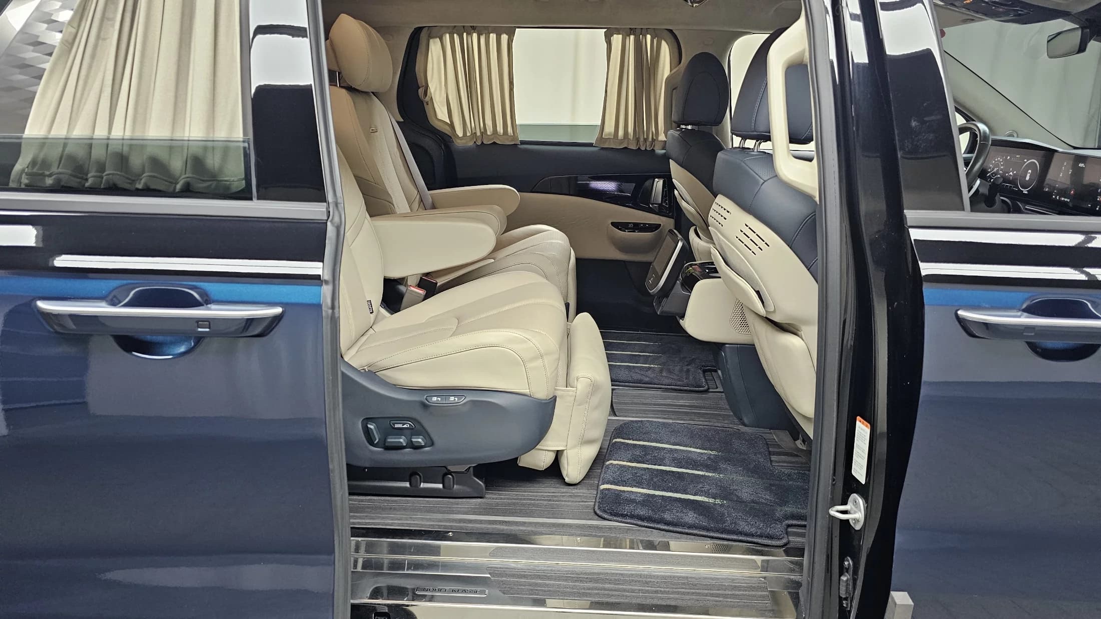 Kia Carnival Gasoline 9-seater Limousine(Special vehicle), 2022 г. 61920 км. — фото 12
