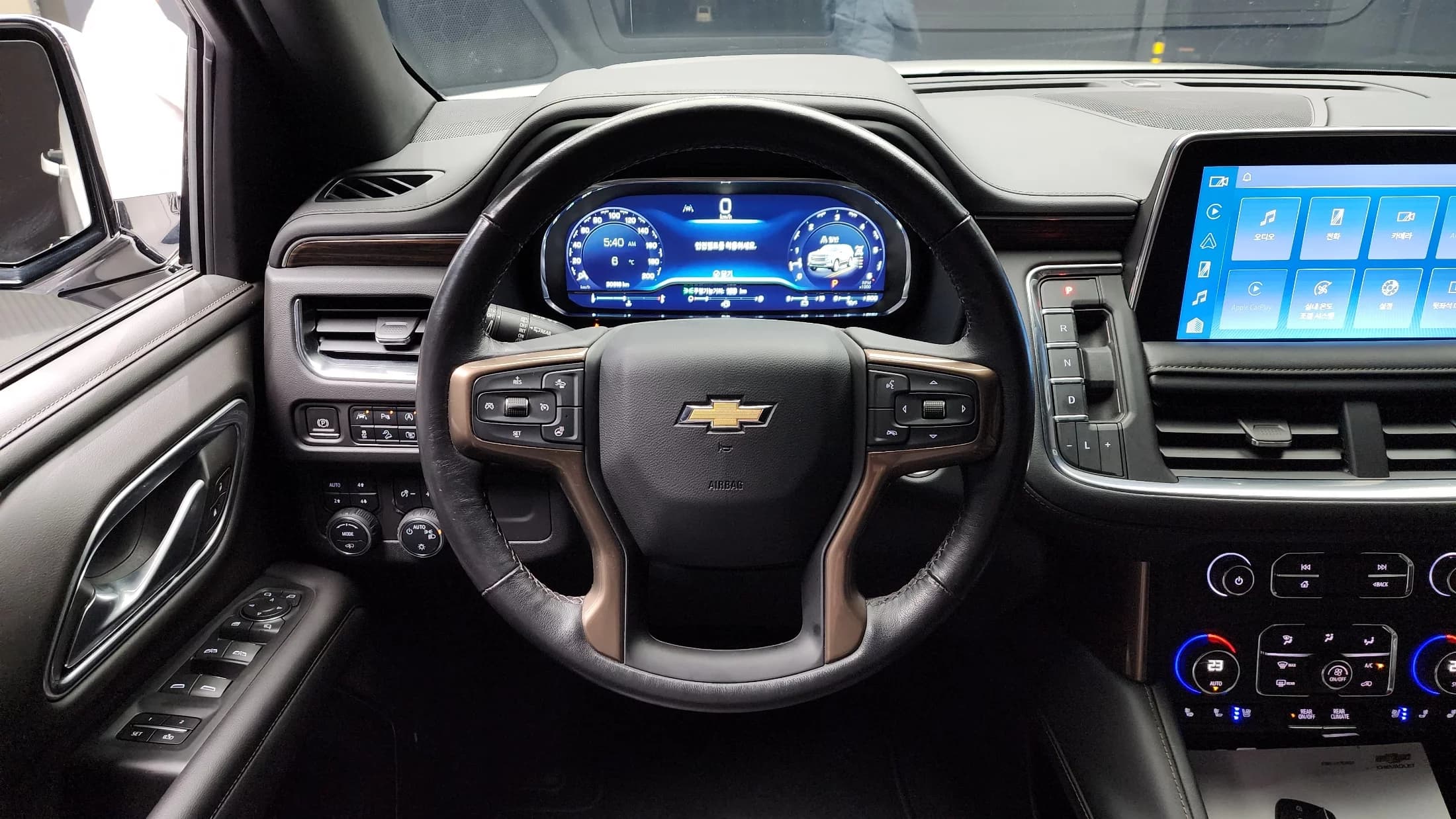 Daewoo Tahoe 6.2 High Country 4WD, 2022 г. 30916 км. — фото 13