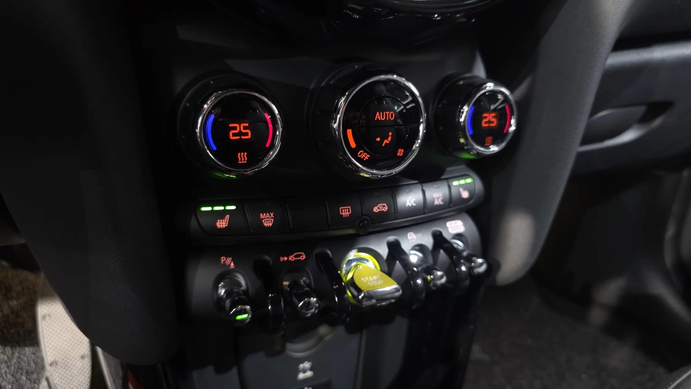MINI Cooper SE Electric 3rd, электромобиль, 2023 г. 17927 км. — фото 16
