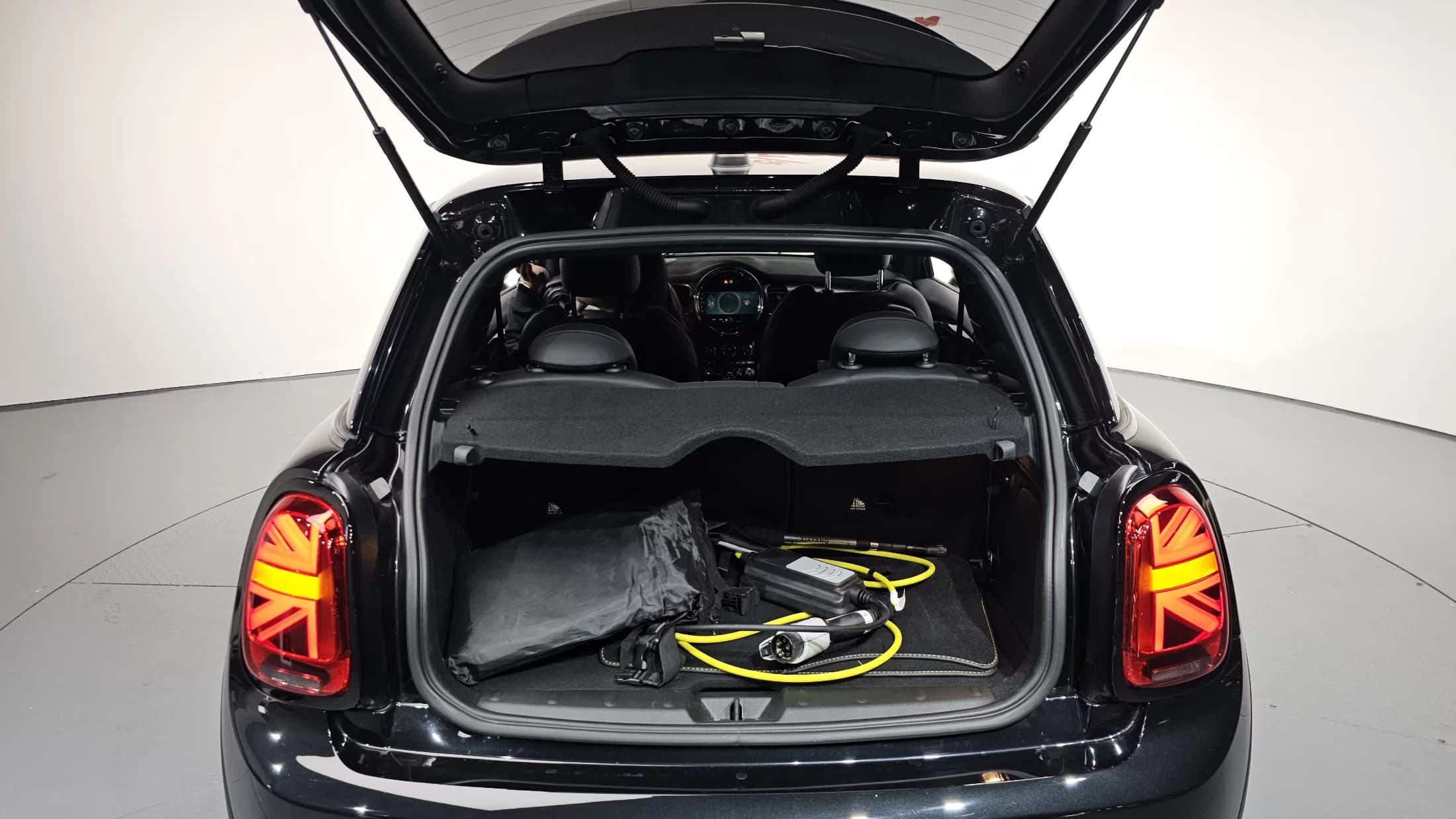 MINI Cooper SE Electric 3rd, электромобиль, 2023 г. 17927 км. — фото 20