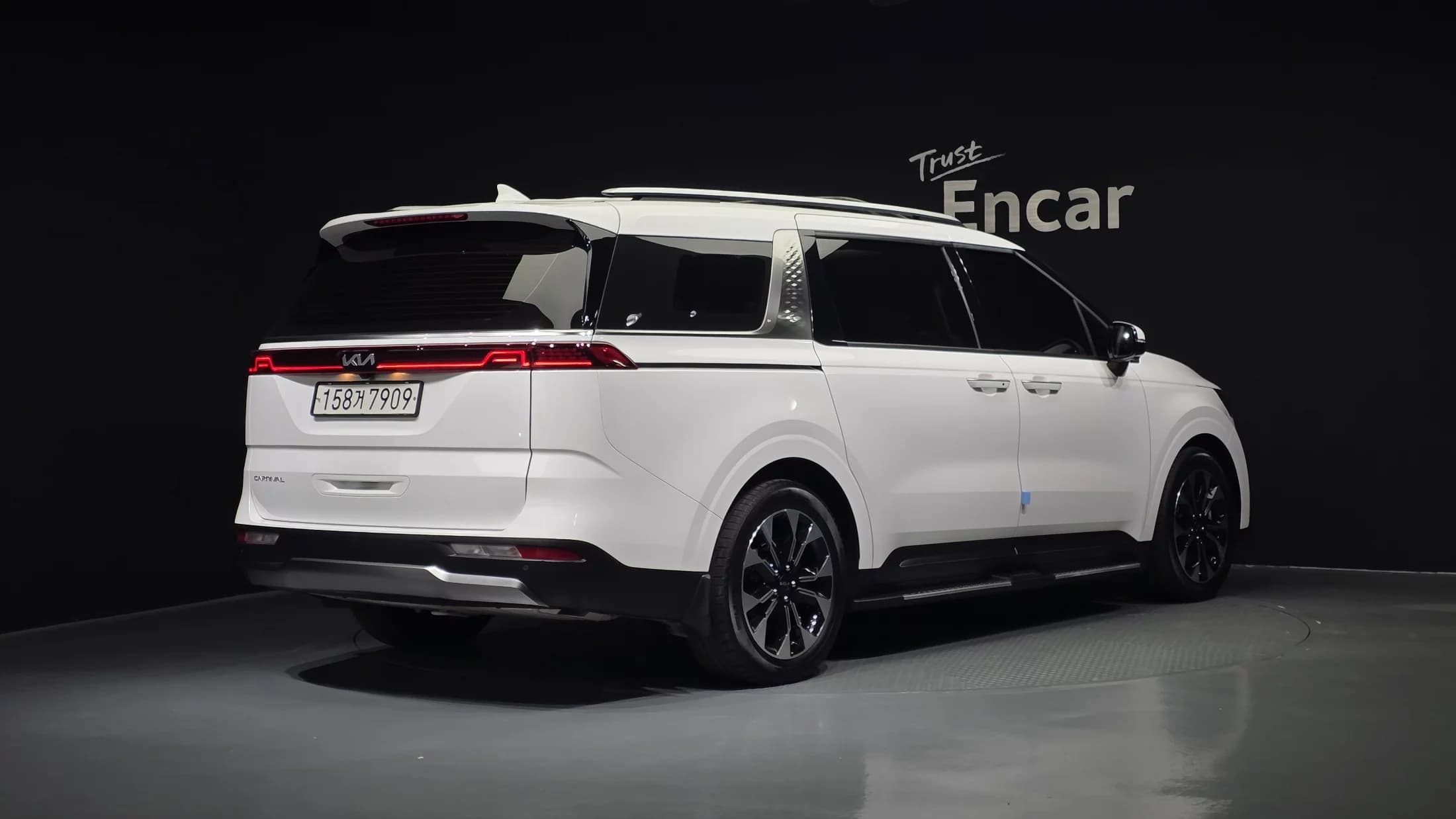 Kia Carnival 9-Seater Signature, 2022 г. 127325 км. — фото 2