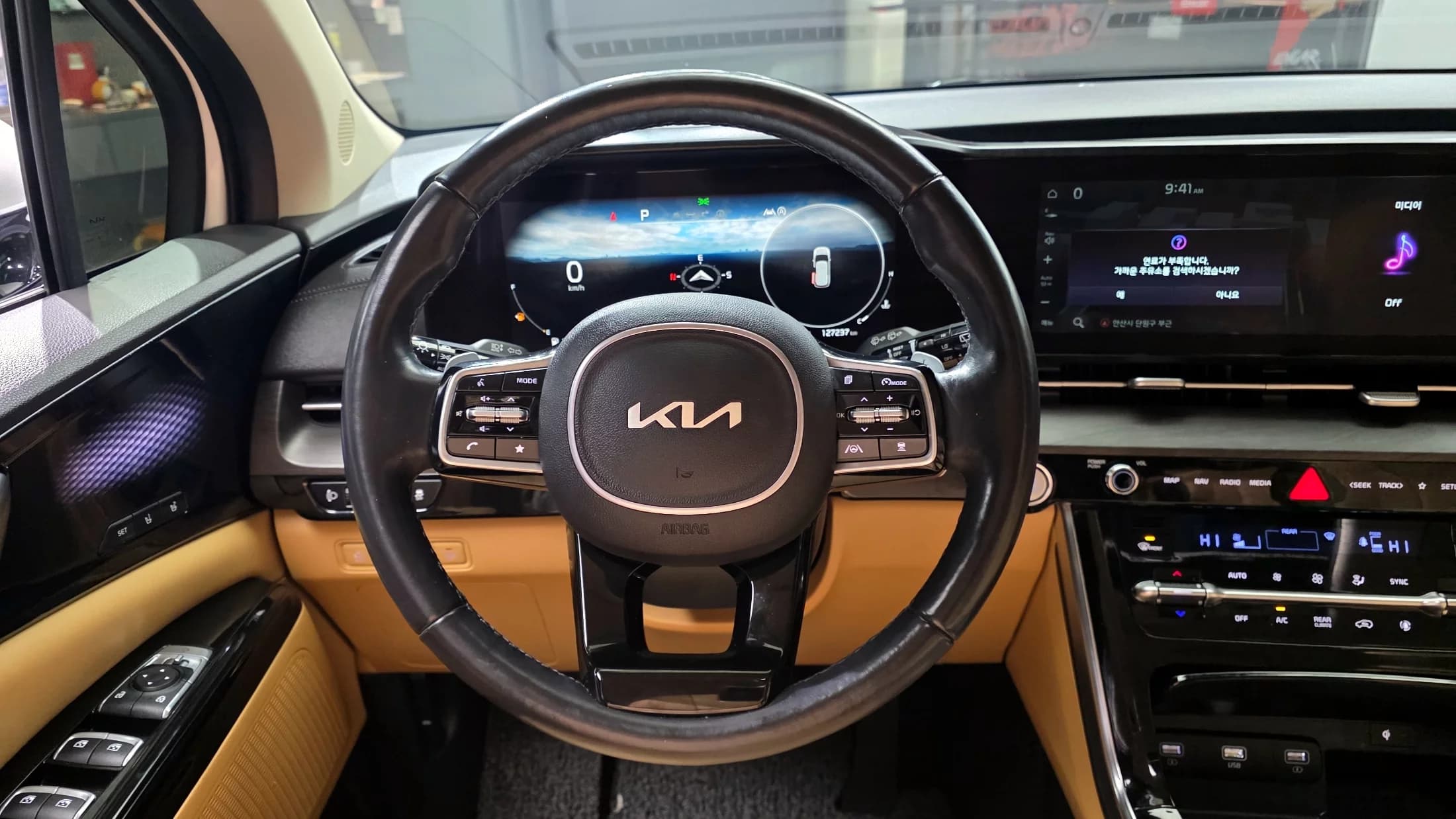 Kia Carnival 9-Seater Signature, 2022 г. 127325 км. — фото 13
