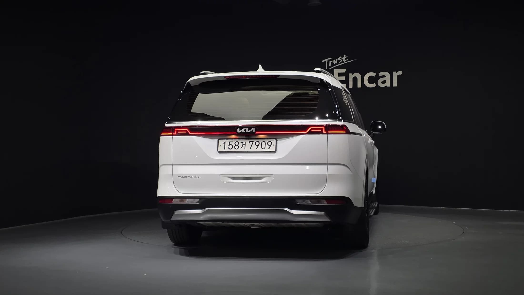 Kia Carnival 9-Seater Signature, 2022 г. 127325 км. — фото 4