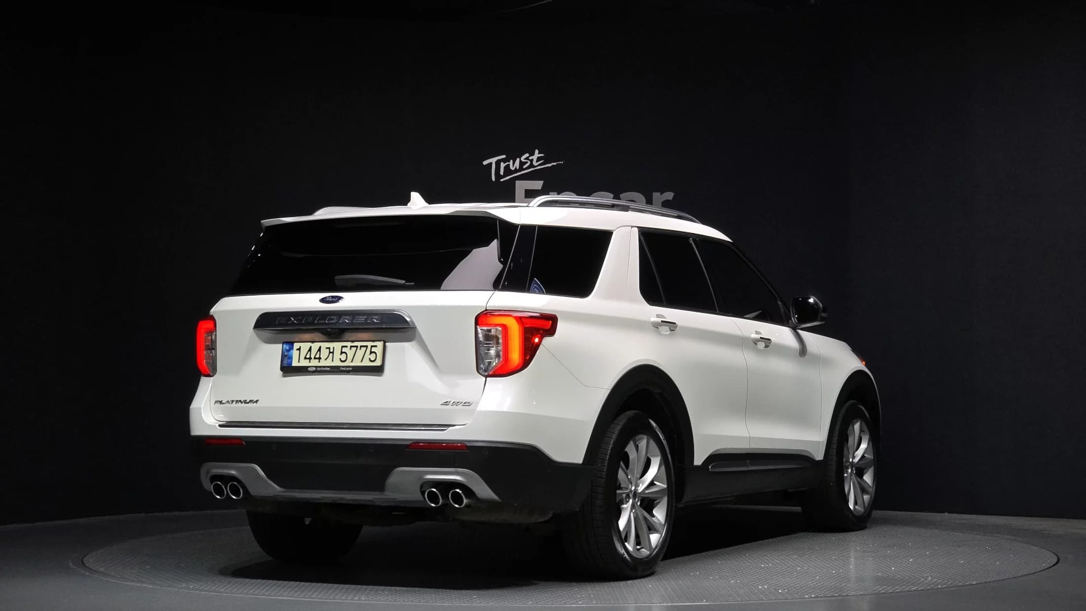 Ford EXPLORER 3.0 Platinum 4WD, 2021 г. 115369 км. — фото 2