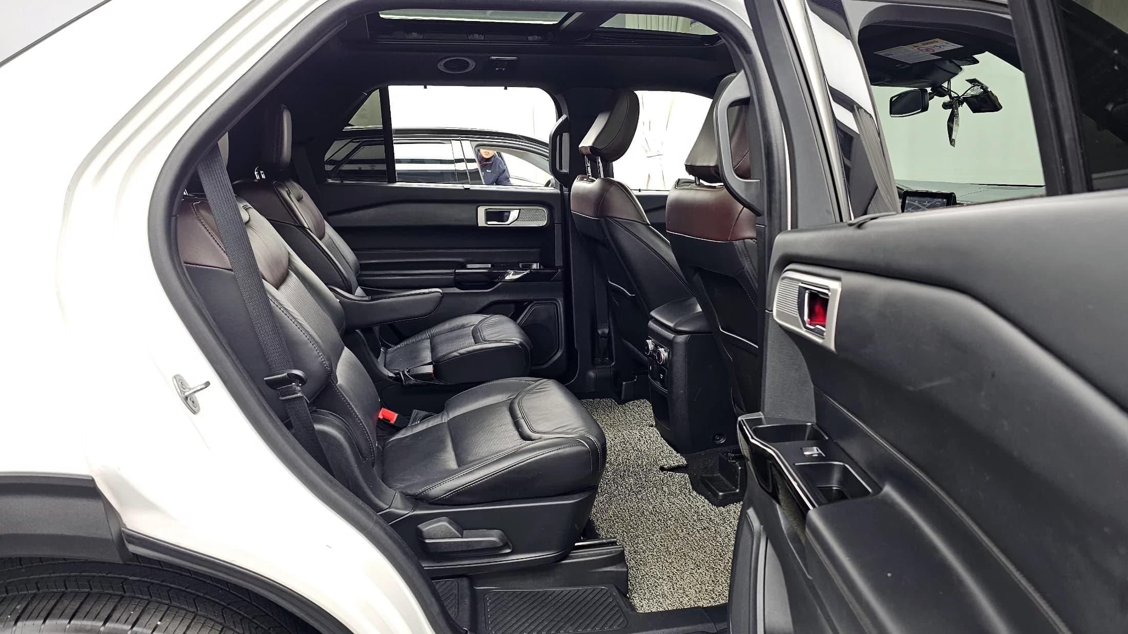 Ford EXPLORER 3.0 Platinum 4WD, 2021 г. 115369 км. — фото 12