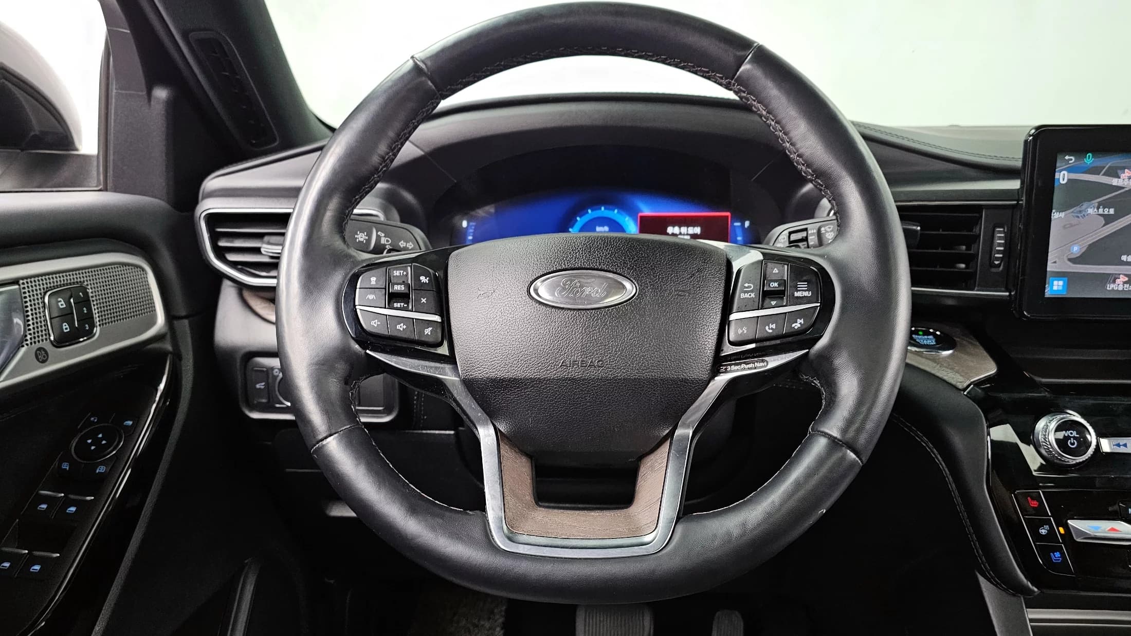 Ford EXPLORER 3.0 Platinum 4WD, 2021 г. 115369 км. — фото 13